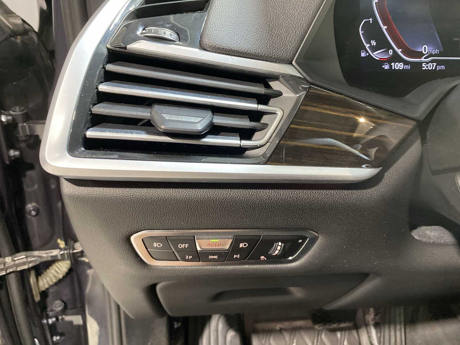 Thumbnail: 2019 BMW X7 - 24