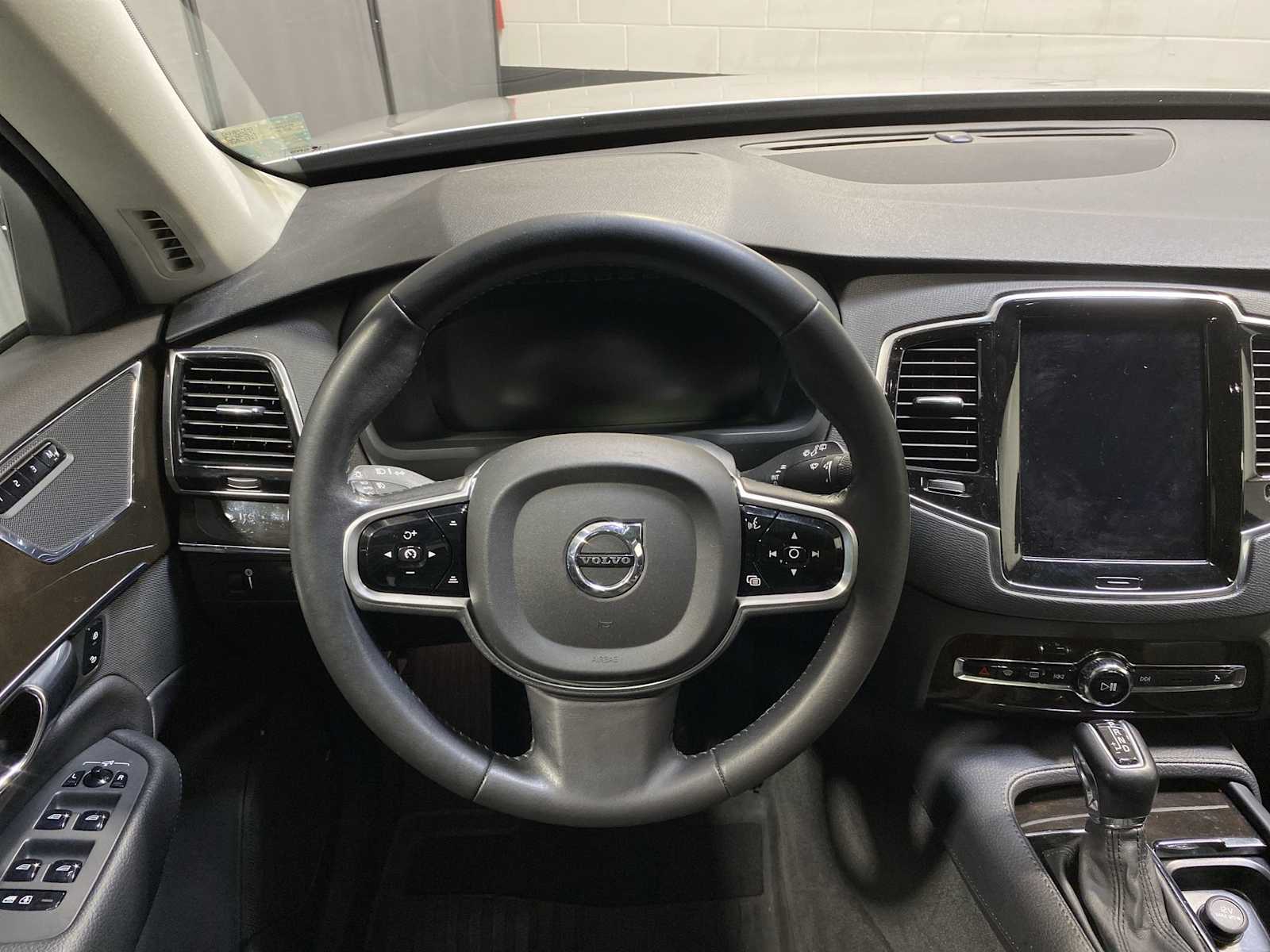 Thumbnail: 2017 Volvo XC90 - 15
