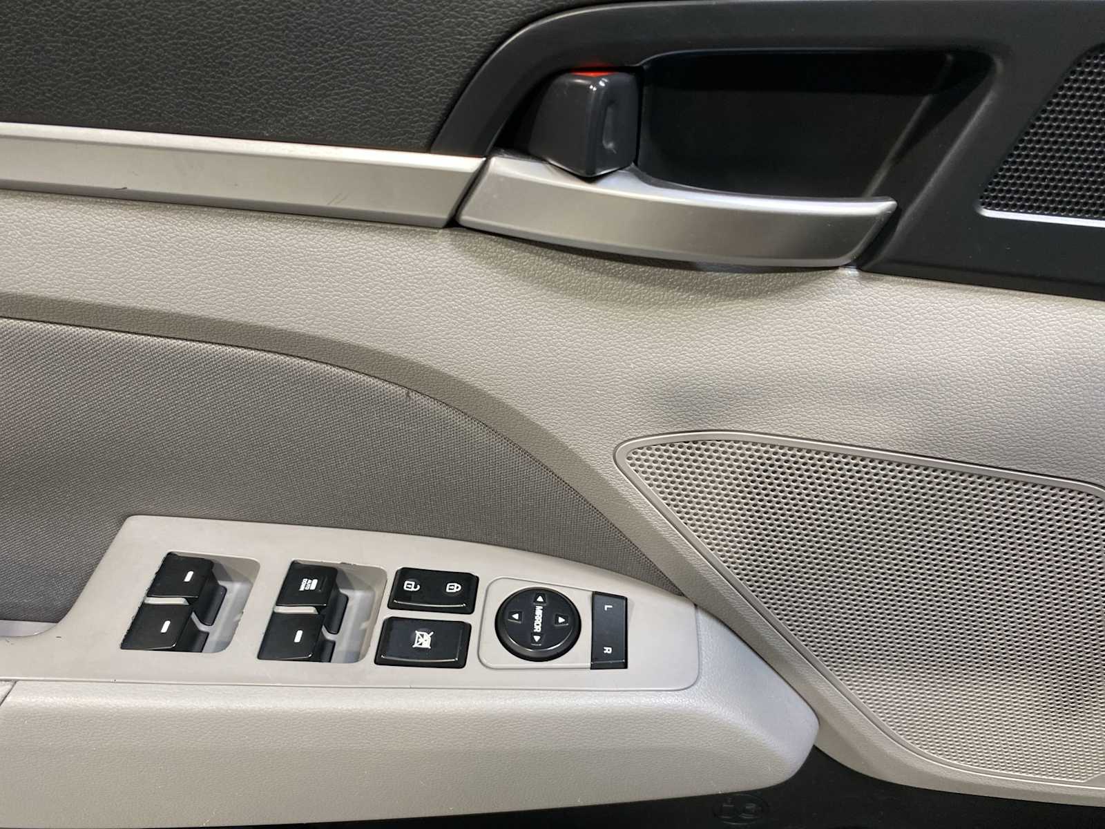 Thumbnail: 2020 Hyundai Elantra - 23