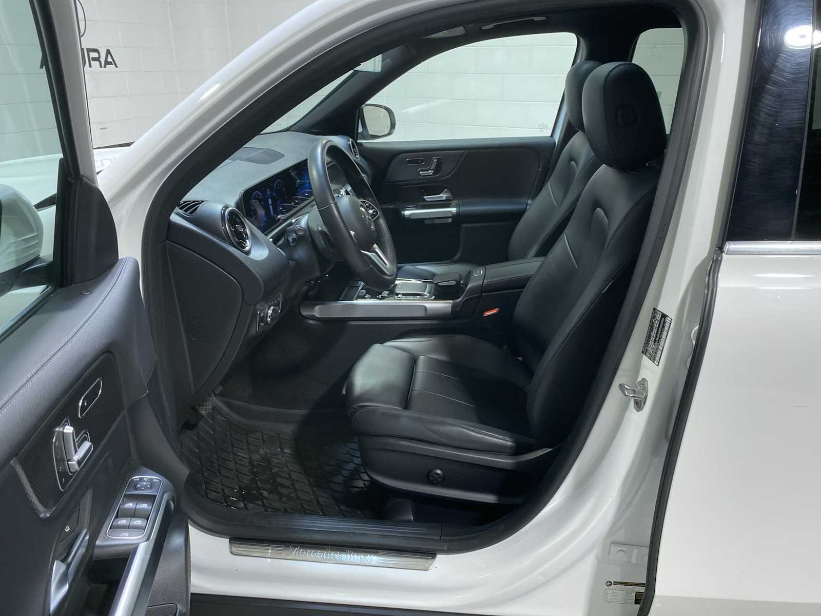 Thumbnail: 2021 Mercedes-Benz GLB - 2