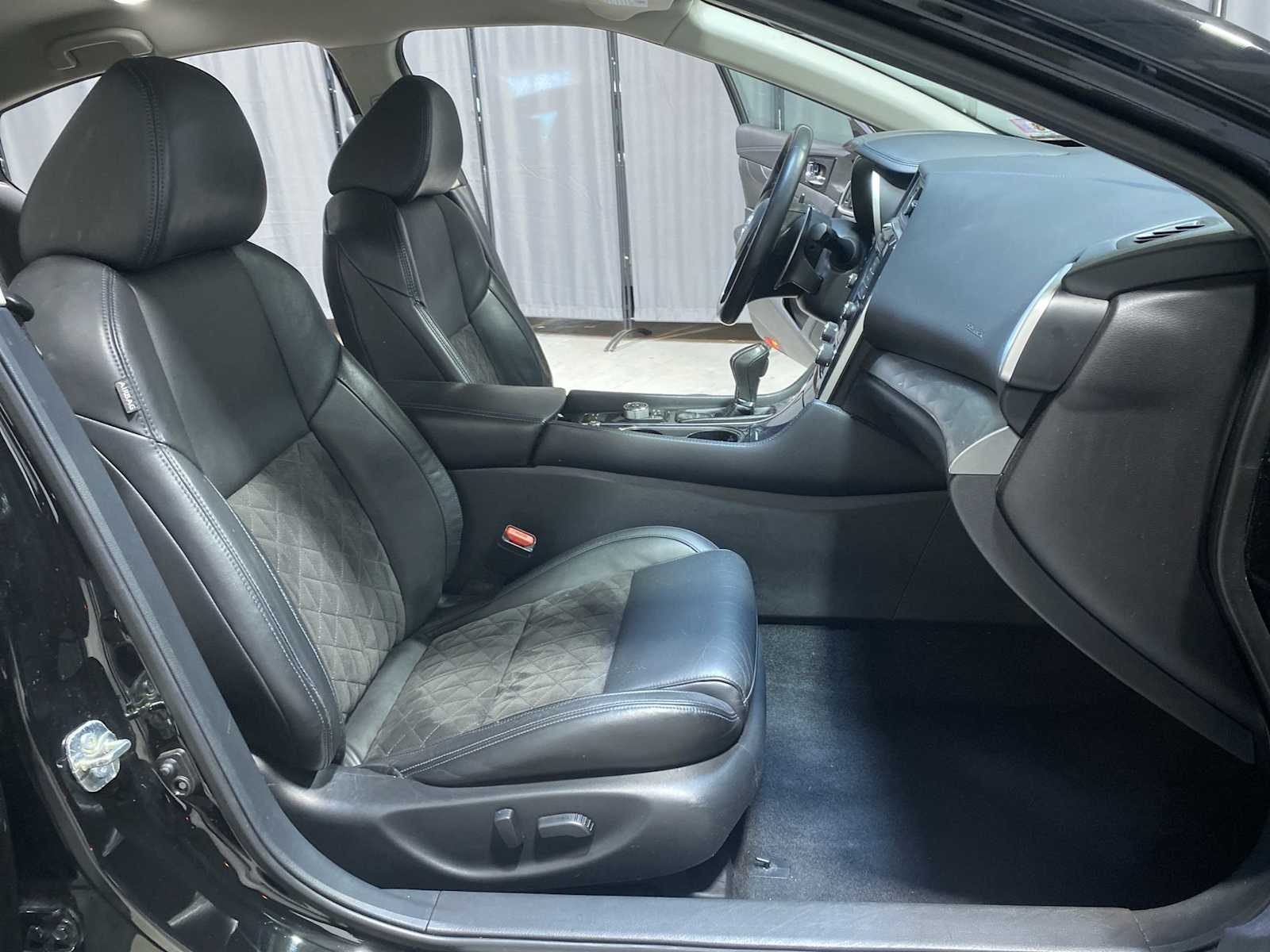 Thumbnail: 2017 Nissan Maxima - 15