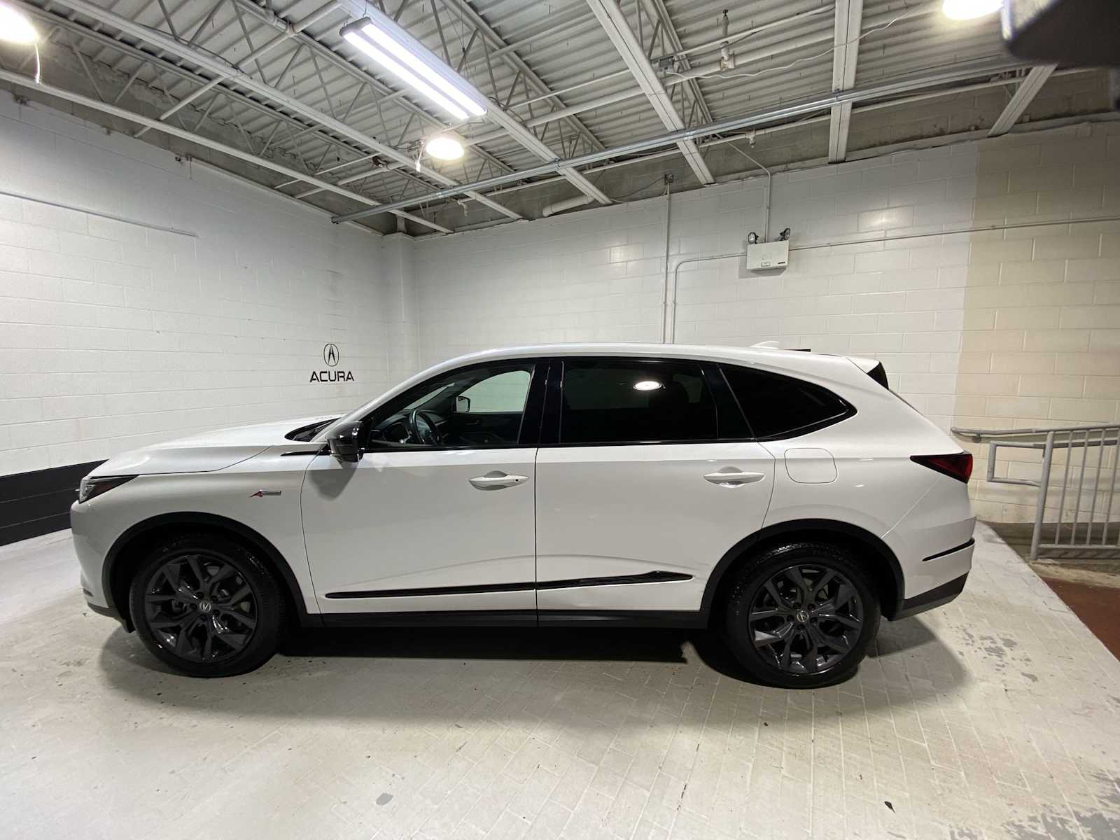 Thumbnail: 2022 Acura MDX - 3