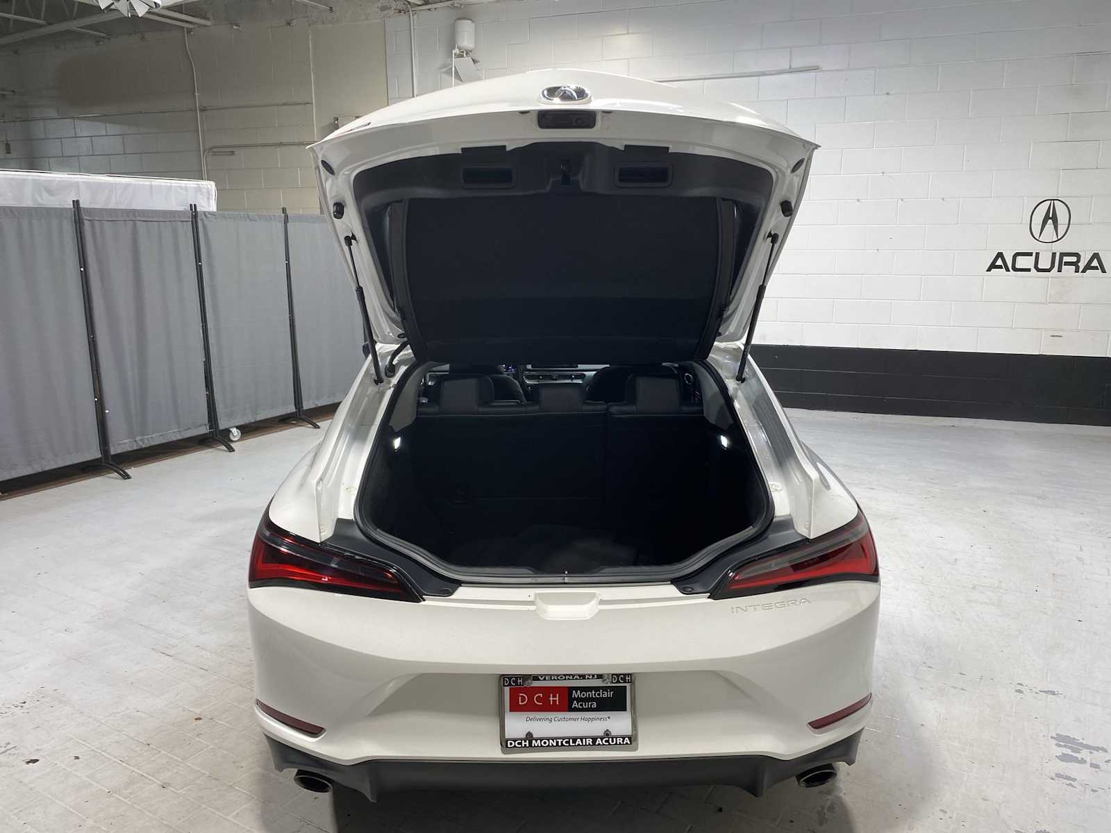 Thumbnail: 2023 Acura Integra - 19
