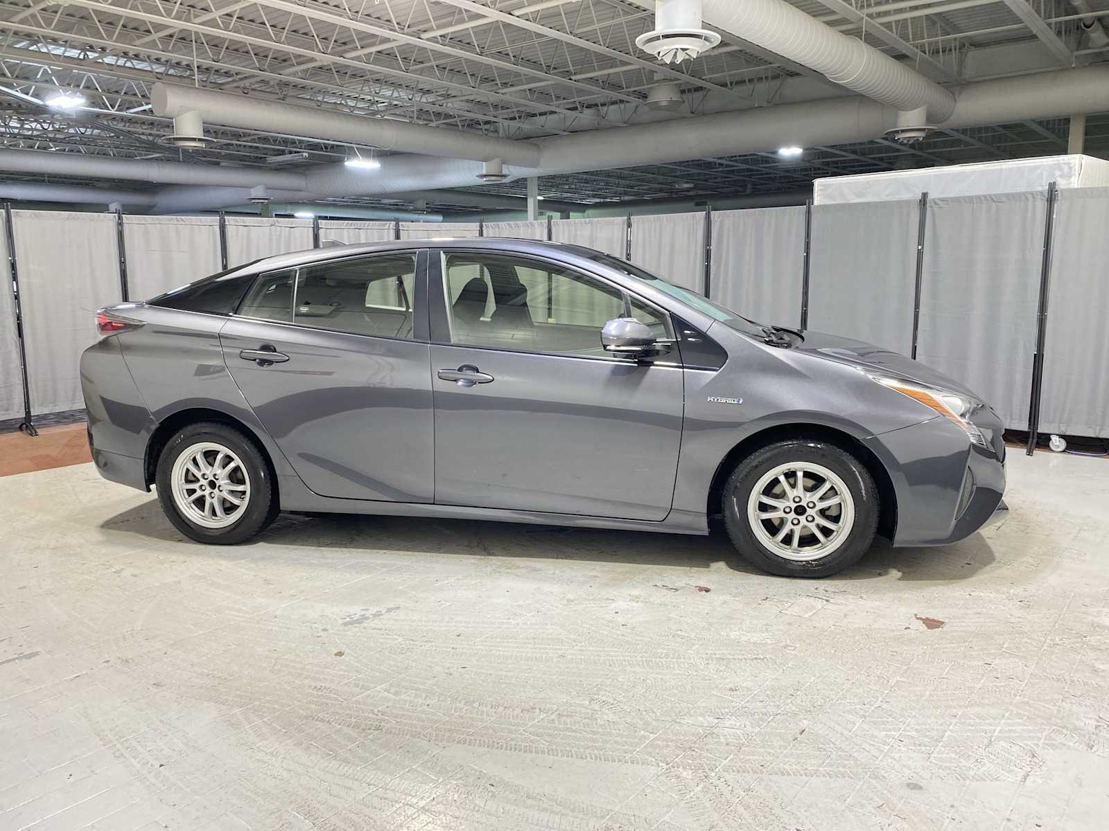 2017 Toyota Prius Three 27