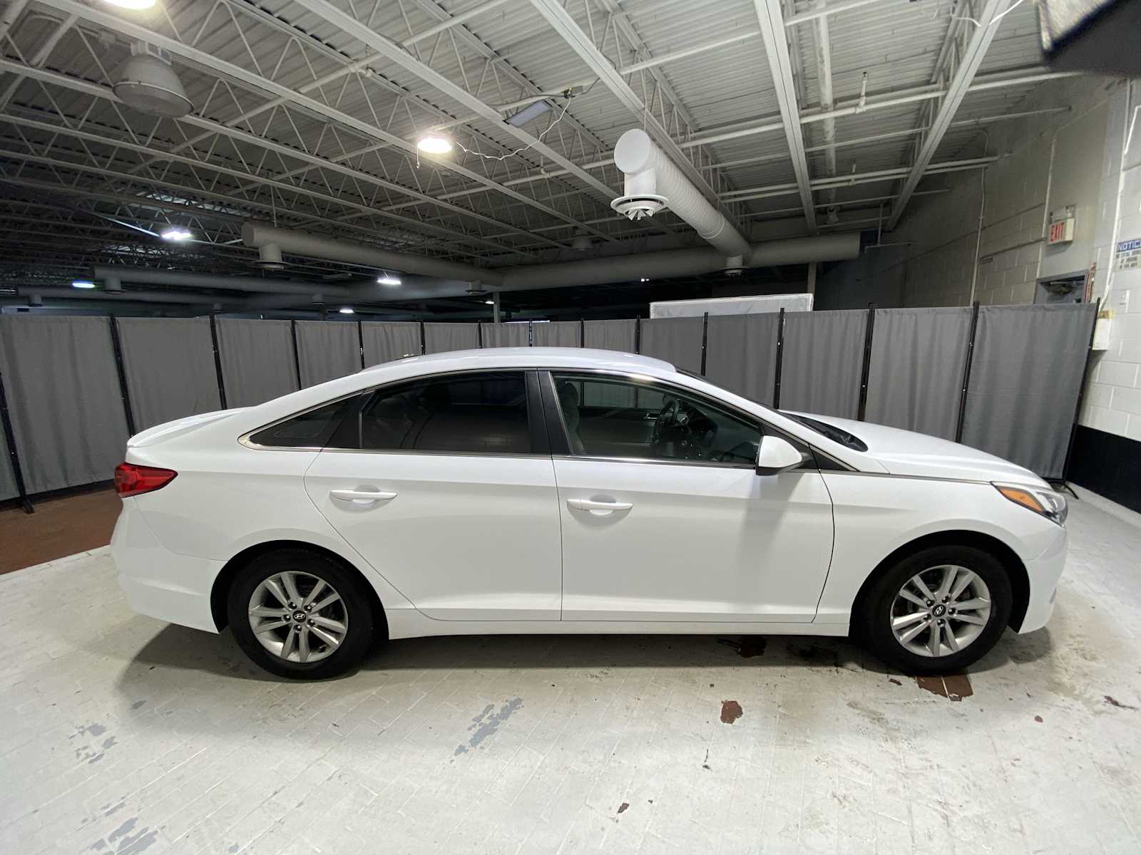 Thumbnail: 2016 Hyundai Sonata - 27