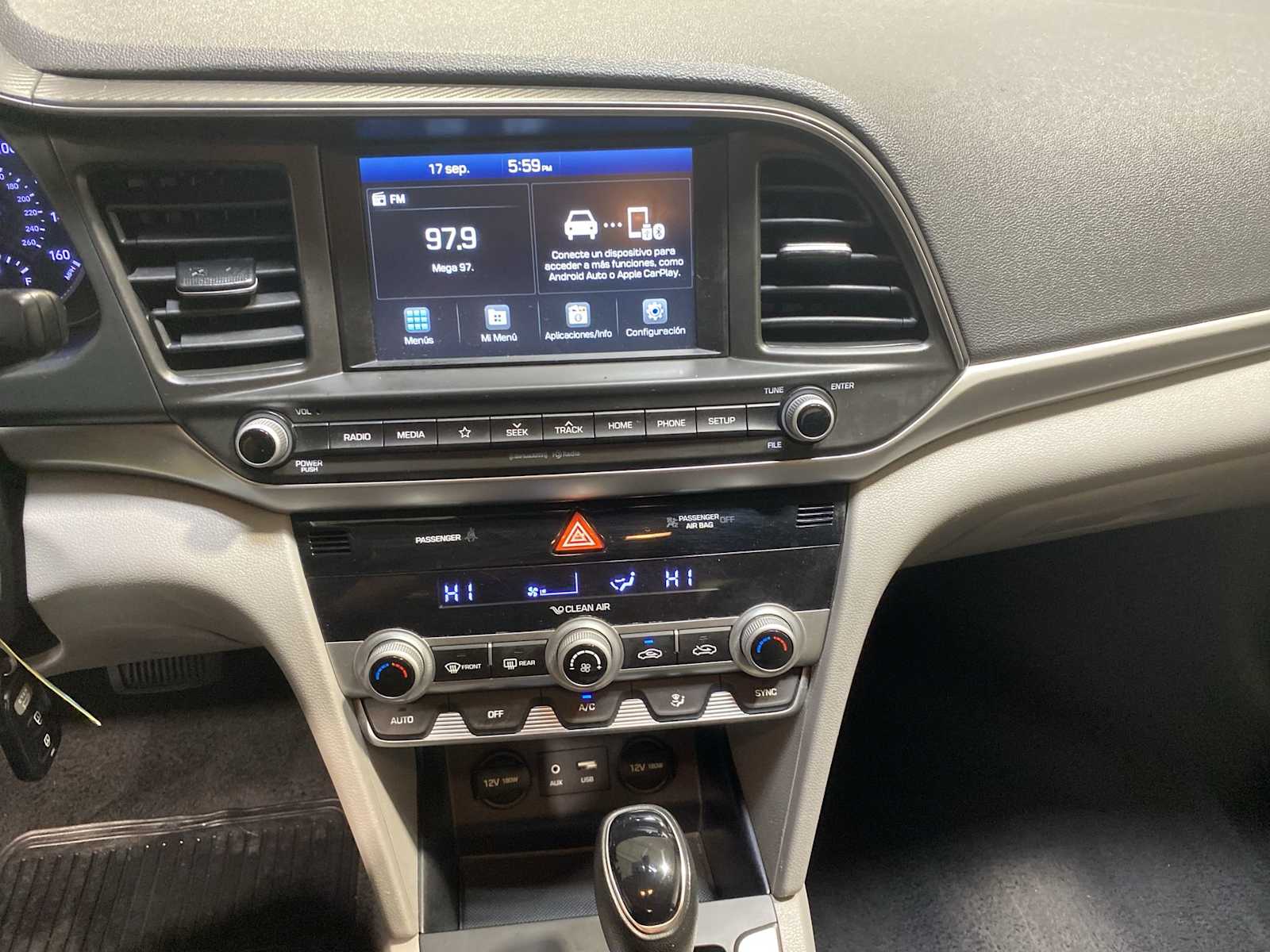 Thumbnail: 2020 Hyundai Elantra - 16