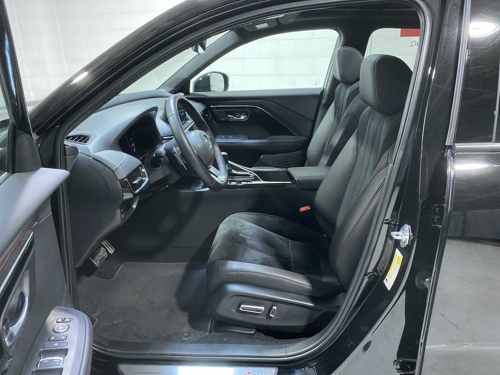 Thumbnail: 2025 Acura ADX - 2