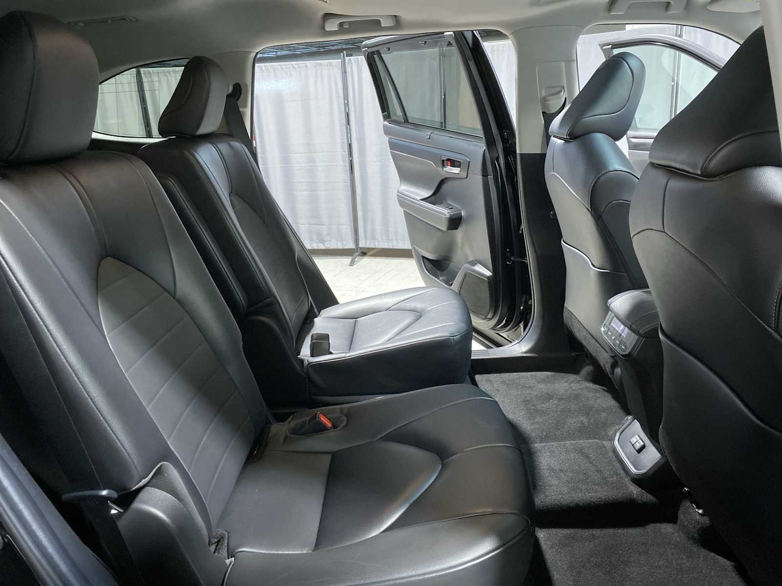 Thumbnail: 2023 Toyota Highlander - 13