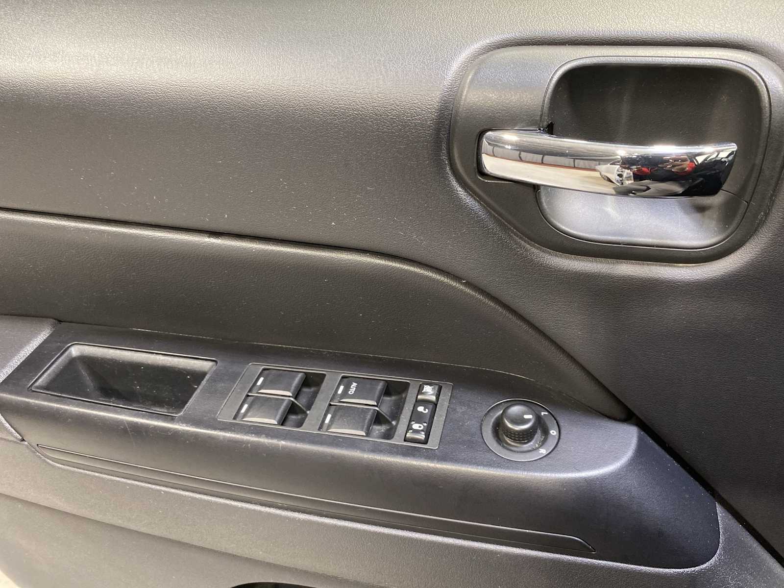 Thumbnail: 2017 Jeep Compass - 23