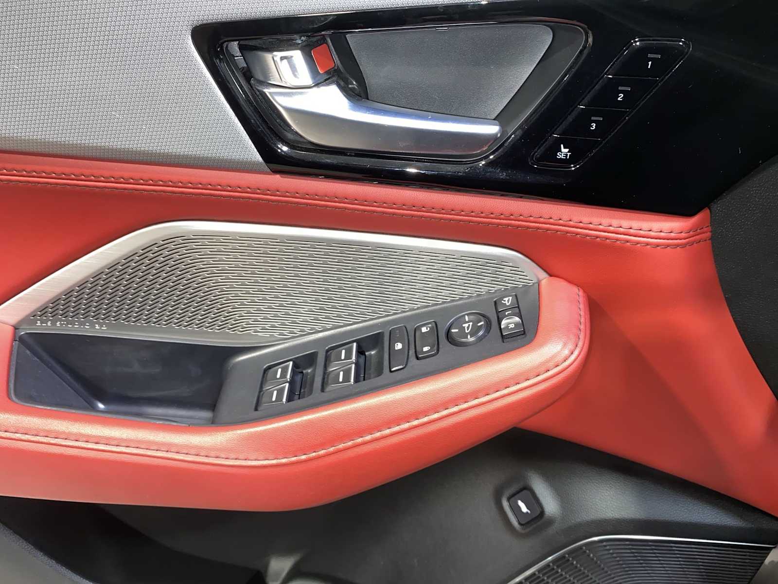 Thumbnail: 2023 Acura MDX - 23