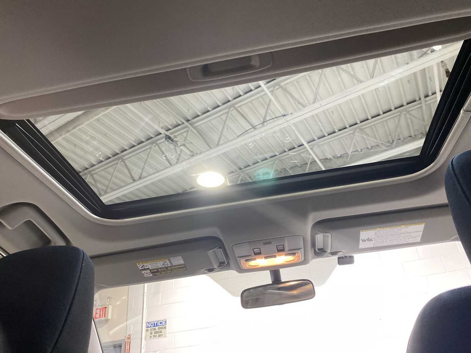 Thumbnail: 2015 Toyota RAV4 - 25