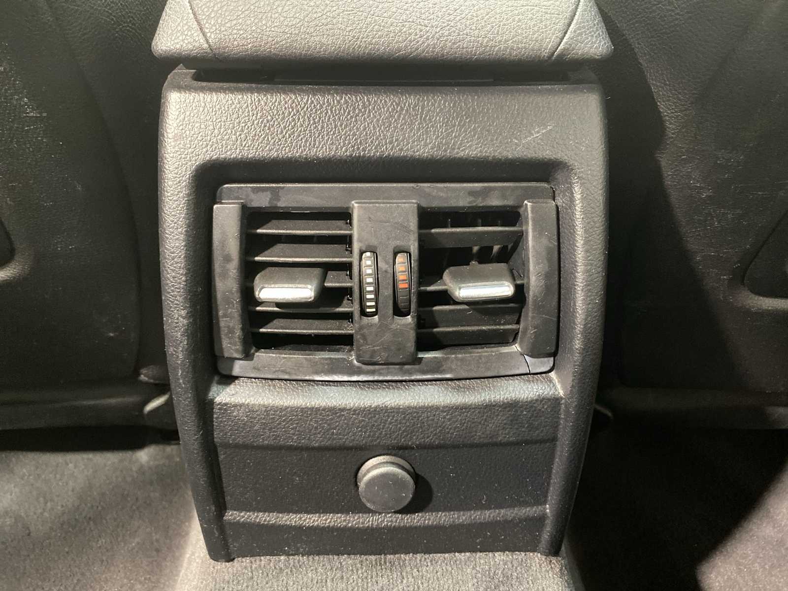 Thumbnail: 2015 BMW 3 Series - 25