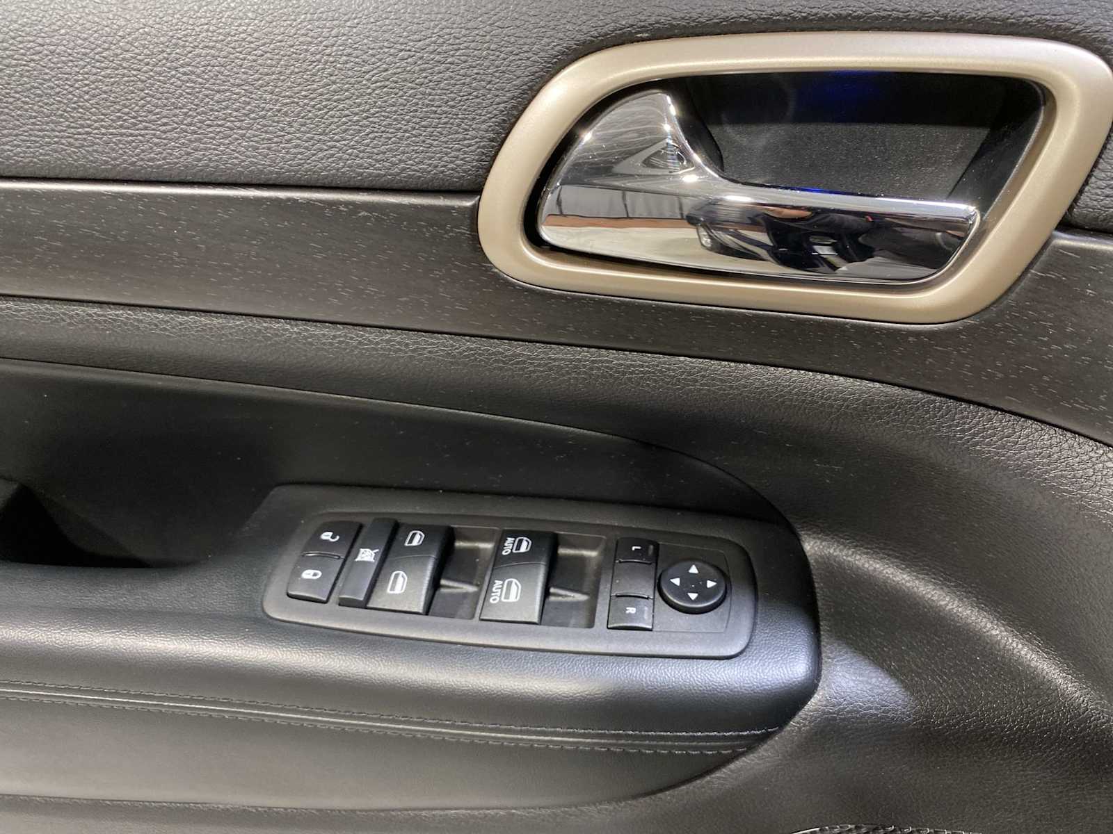 Thumbnail: 2017 Jeep Grand Cherokee - 23