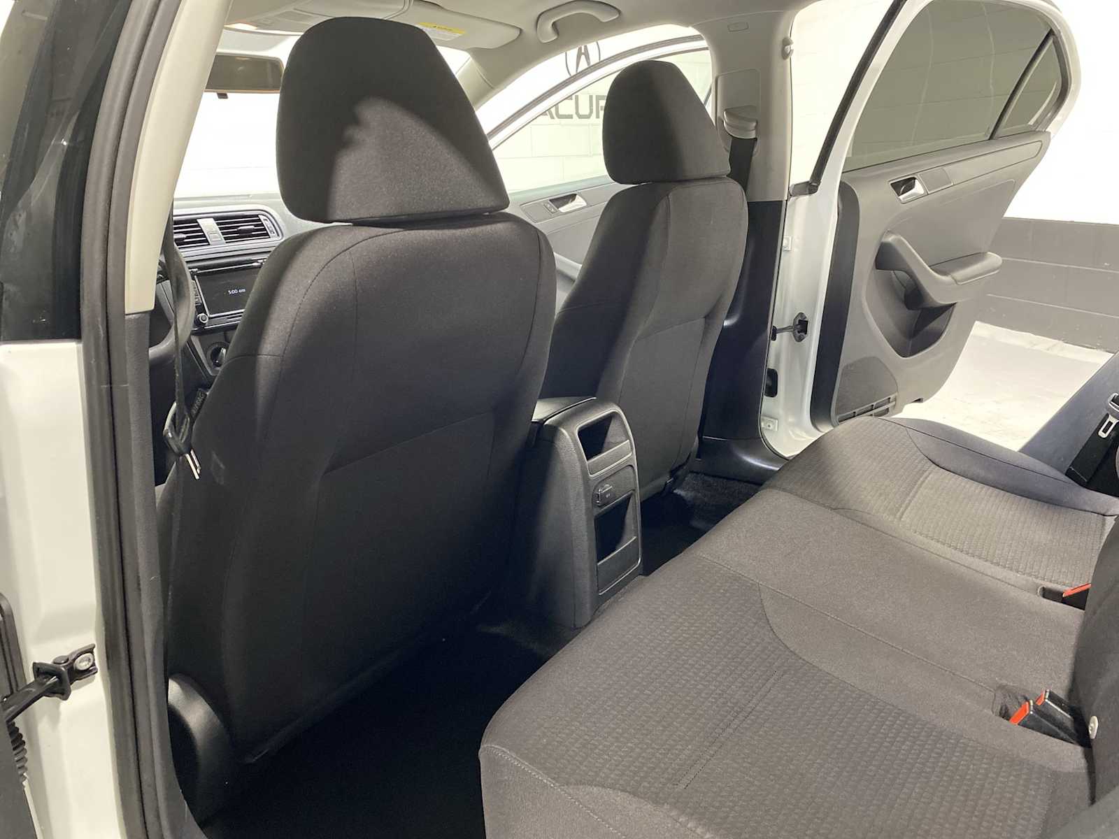 2015 Volkswagen Jetta S 11