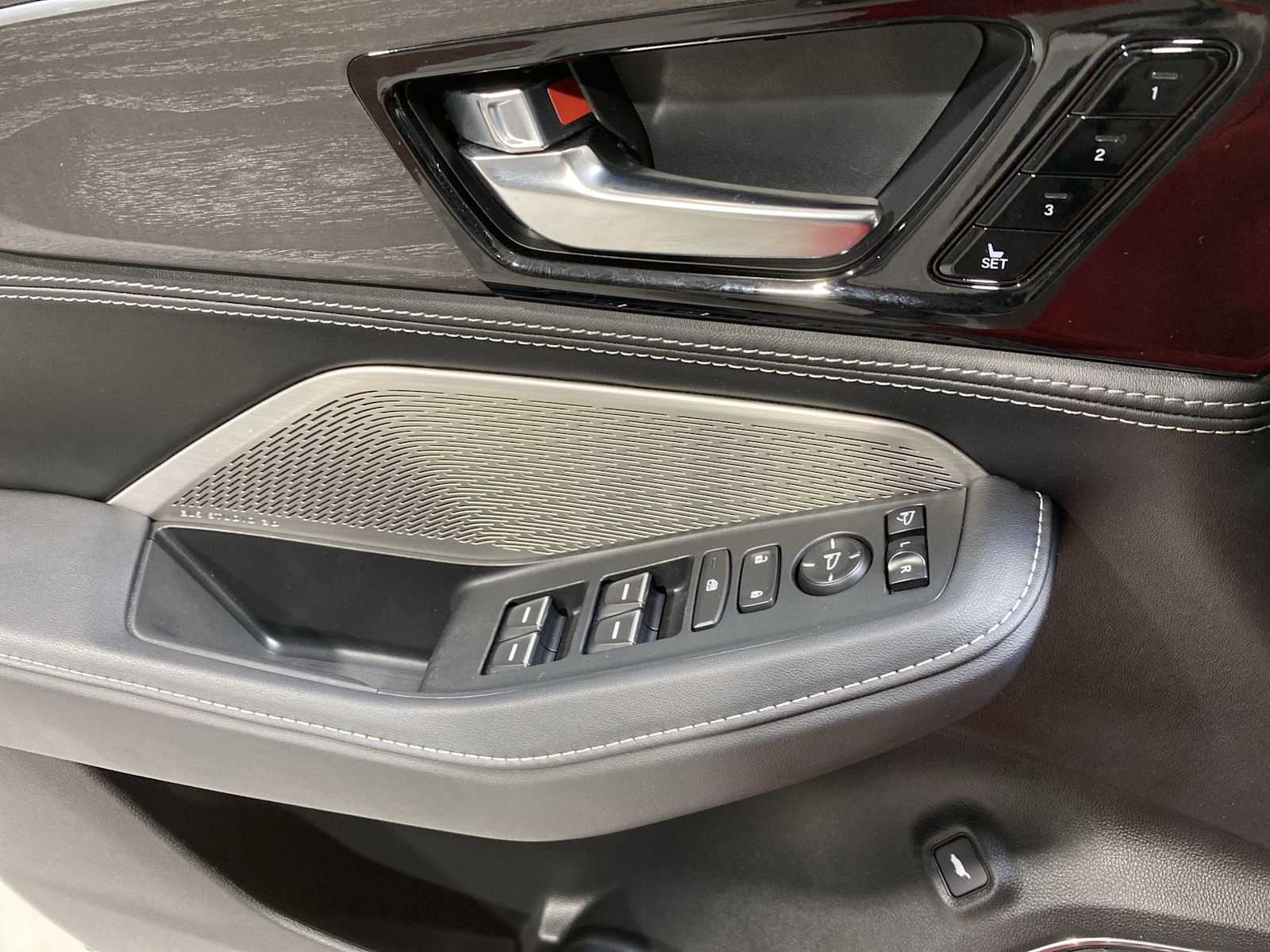 Thumbnail: 2023 Acura MDX - 23