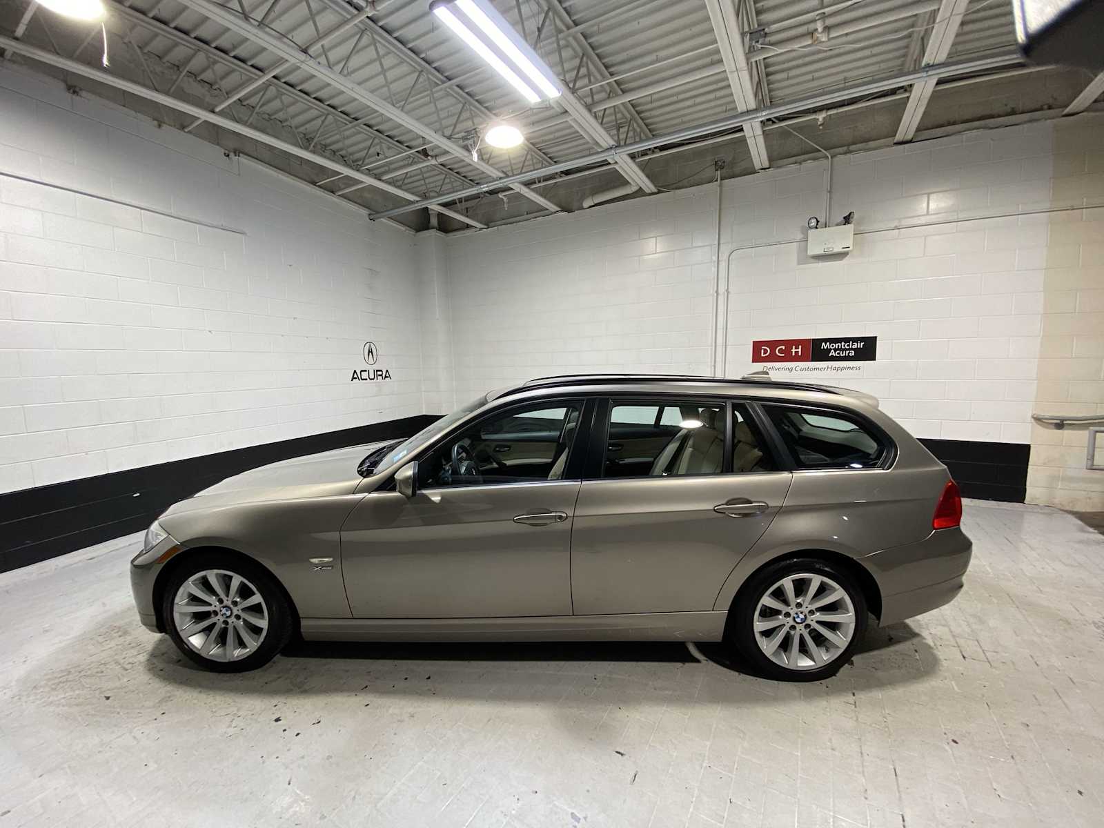 Thumbnail: 2012 BMW 3 Series - 3