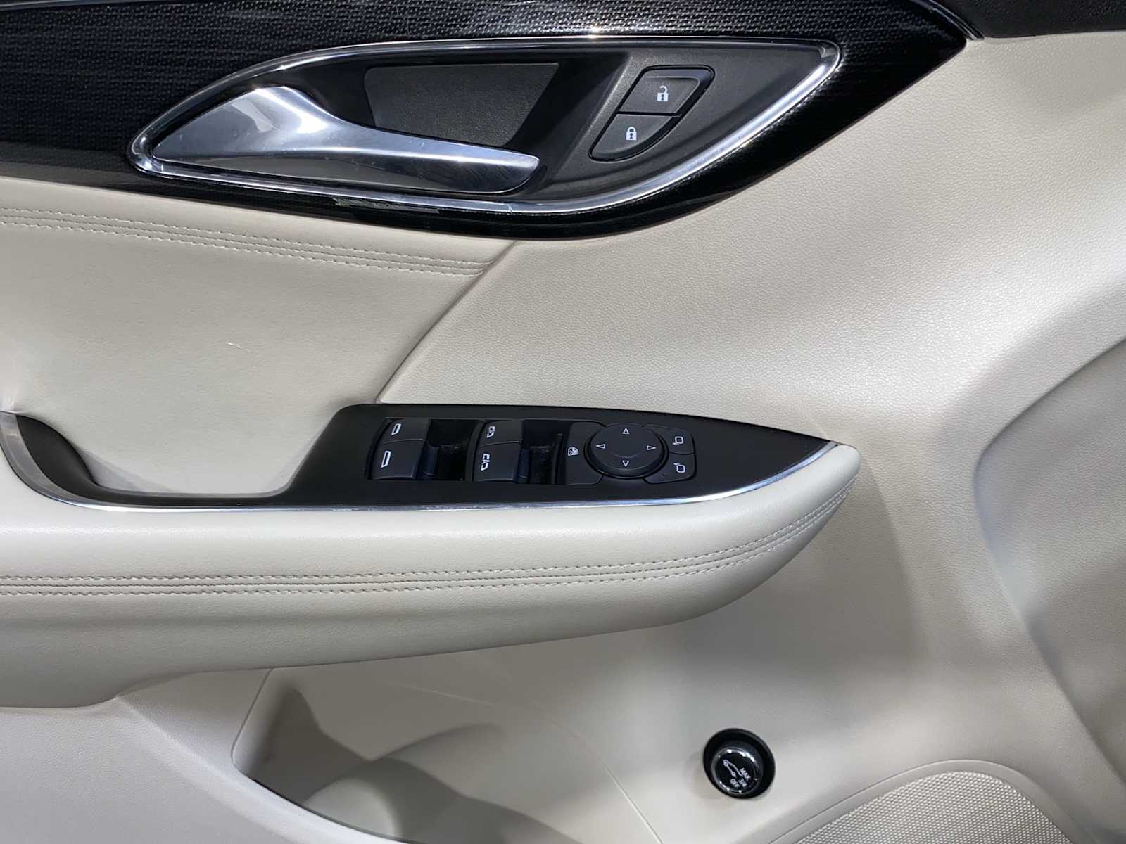 Thumbnail: 2023 Buick Envision - 23