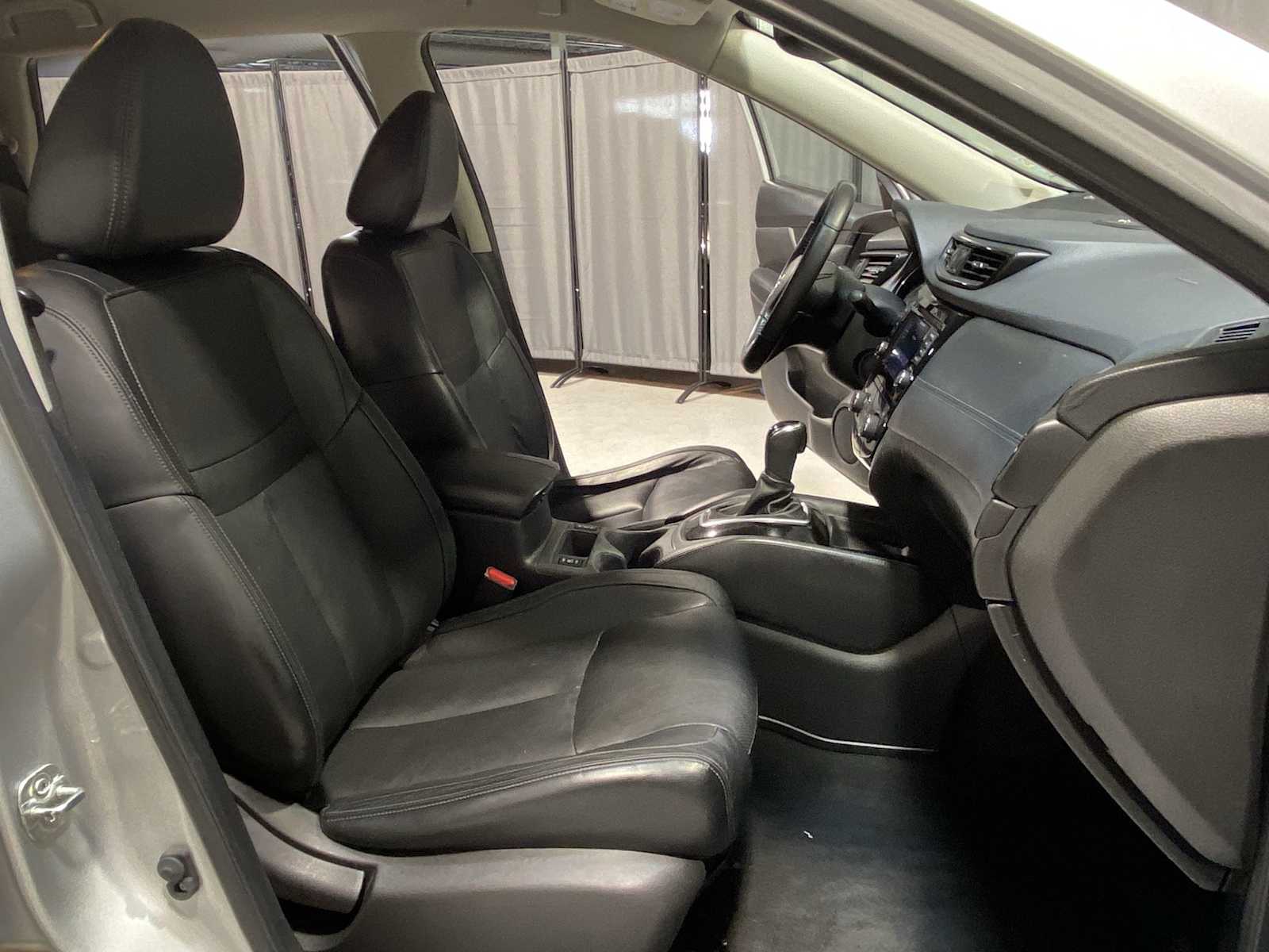 Thumbnail: 2018 Nissan Rogue - 14
