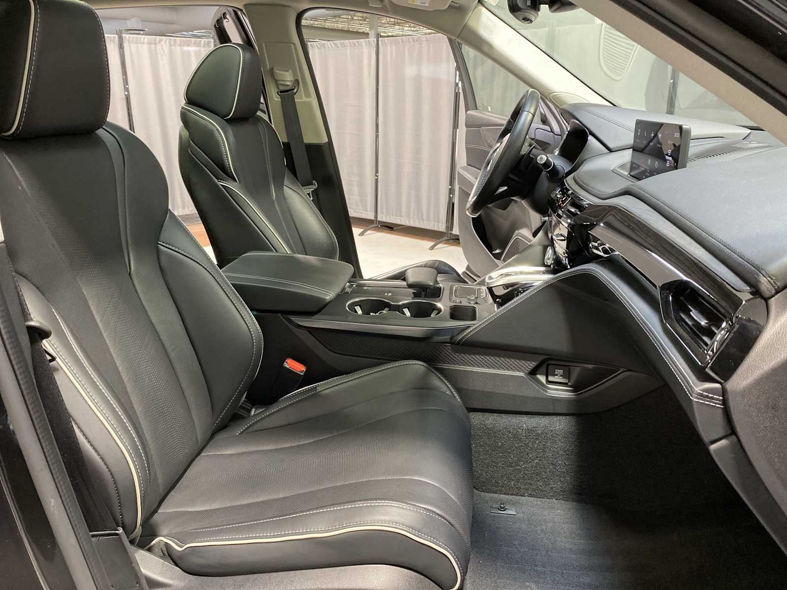 Thumbnail: 2022 Acura MDX - 14
