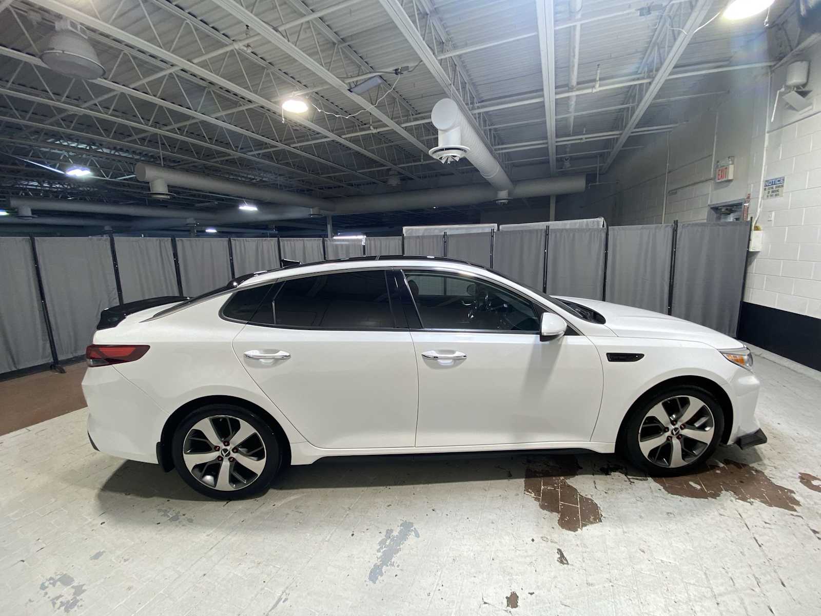 Thumbnail: 2016 Kia Optima - 26