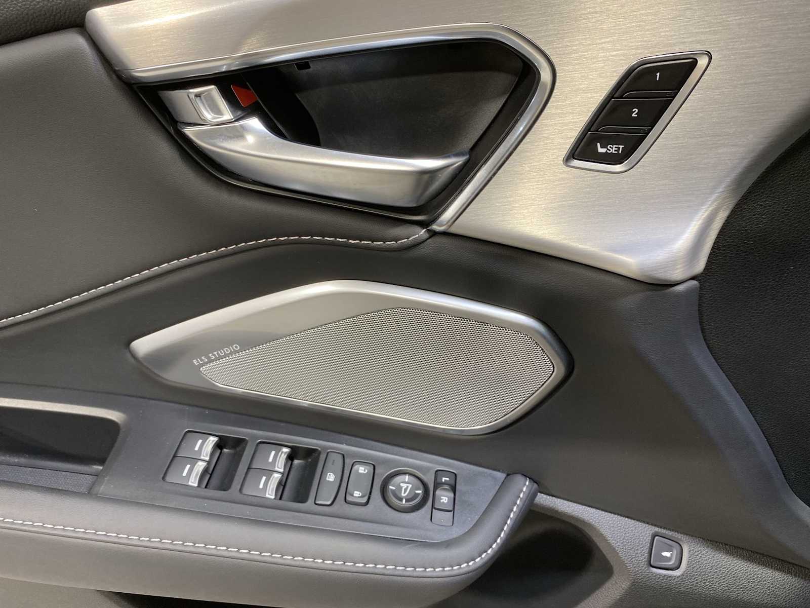 Thumbnail: 2023 Acura RDX - 23