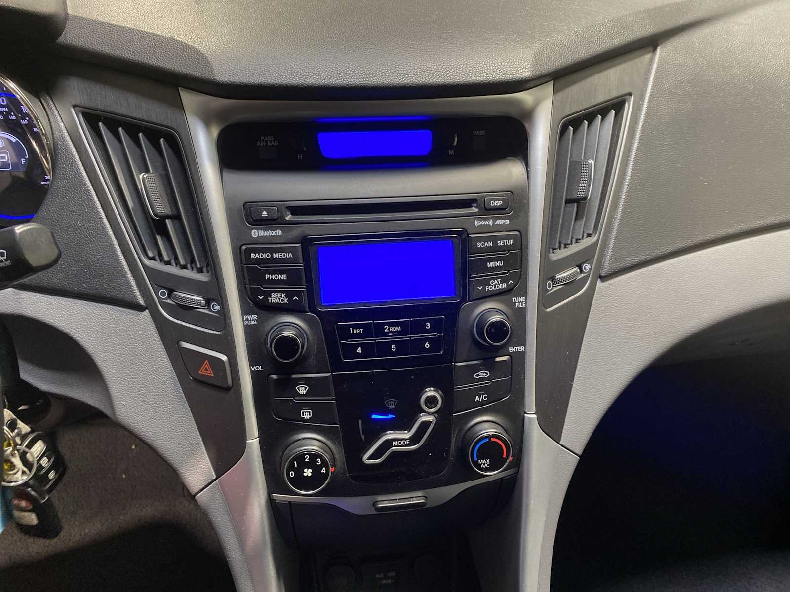 Thumbnail: 2013 Hyundai Sonata - 16