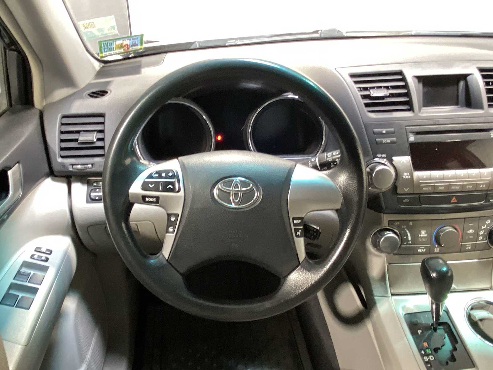 Thumbnail: 2012 Toyota Highlander - 15