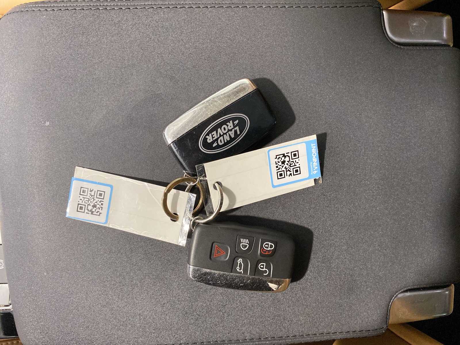 Thumbnail: 2017 Land Rover Discovery - 20