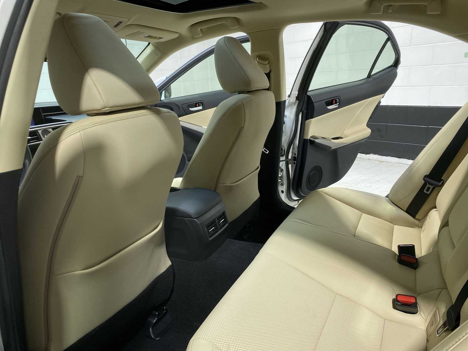 Thumbnail: 2016 Lexus IS - 12