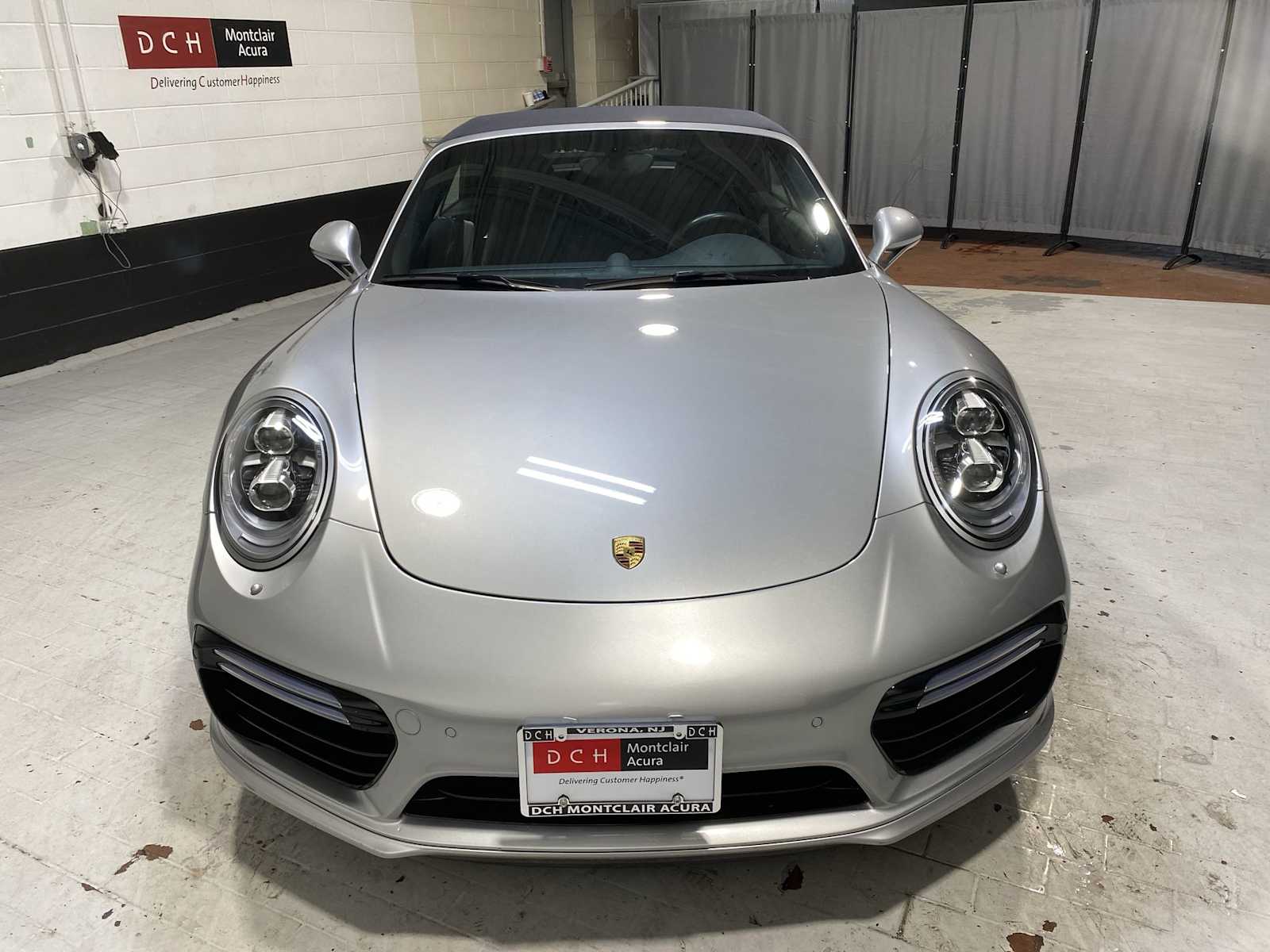 Thumbnail: 2017 Porsche 911 - 6