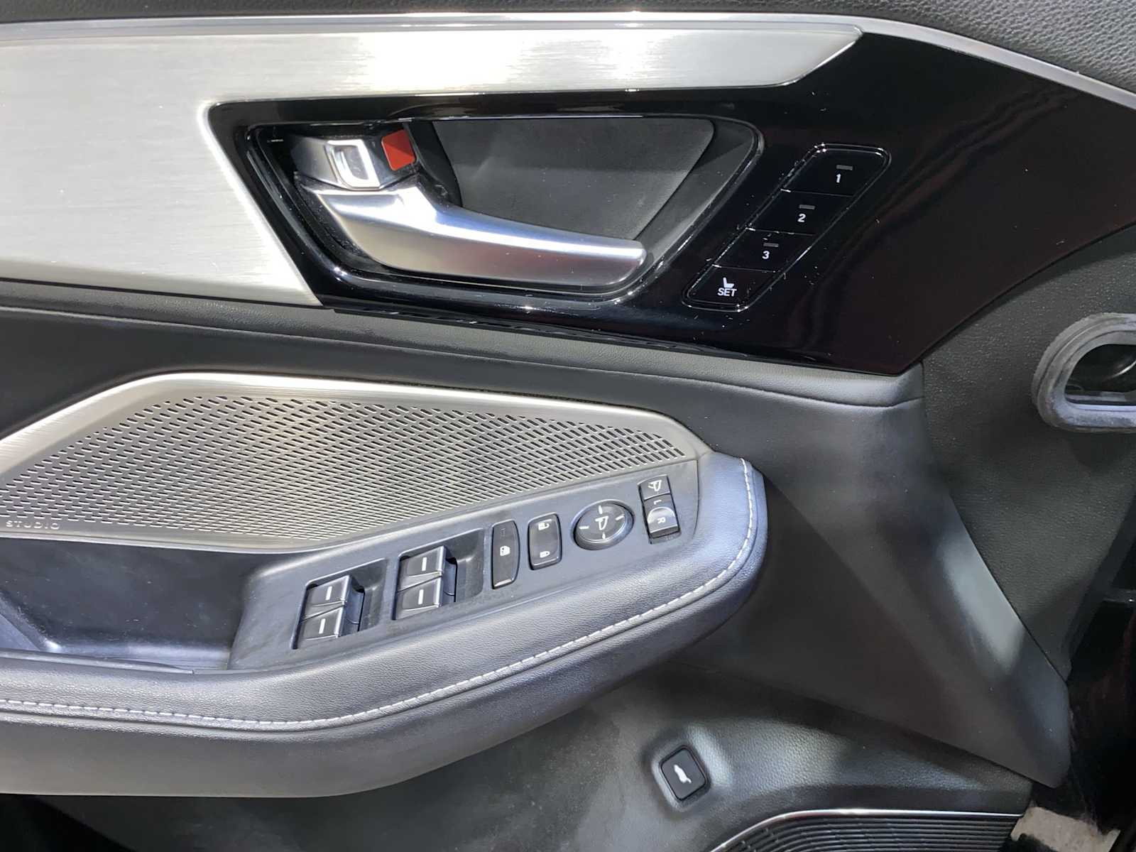 Thumbnail: 2023 Acura MDX - 23