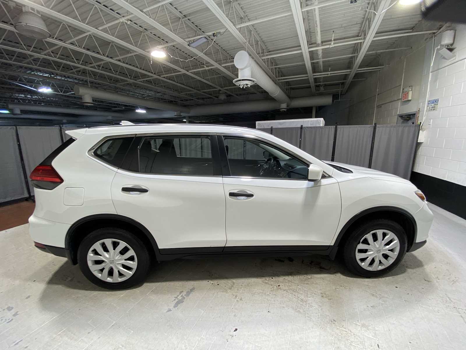 Thumbnail: 2017 Nissan Rogue - 27