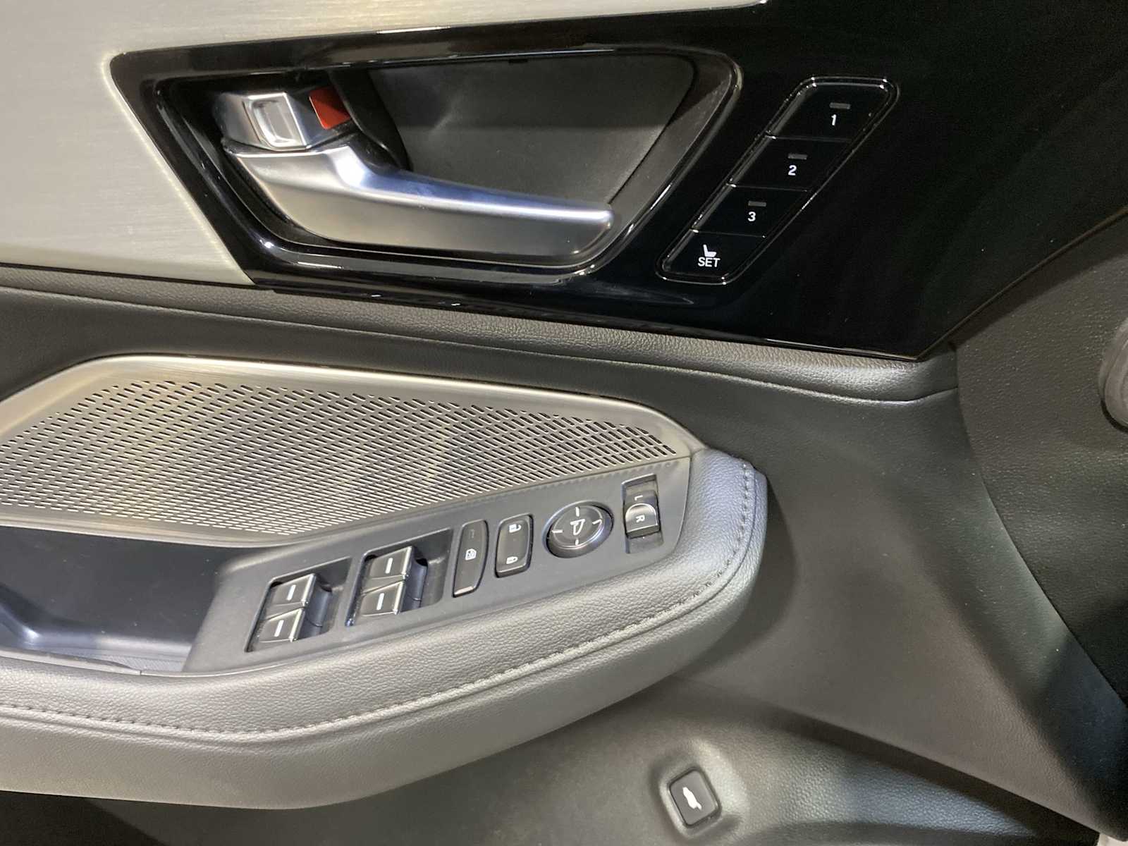 Thumbnail: 2024 Acura MDX - 23