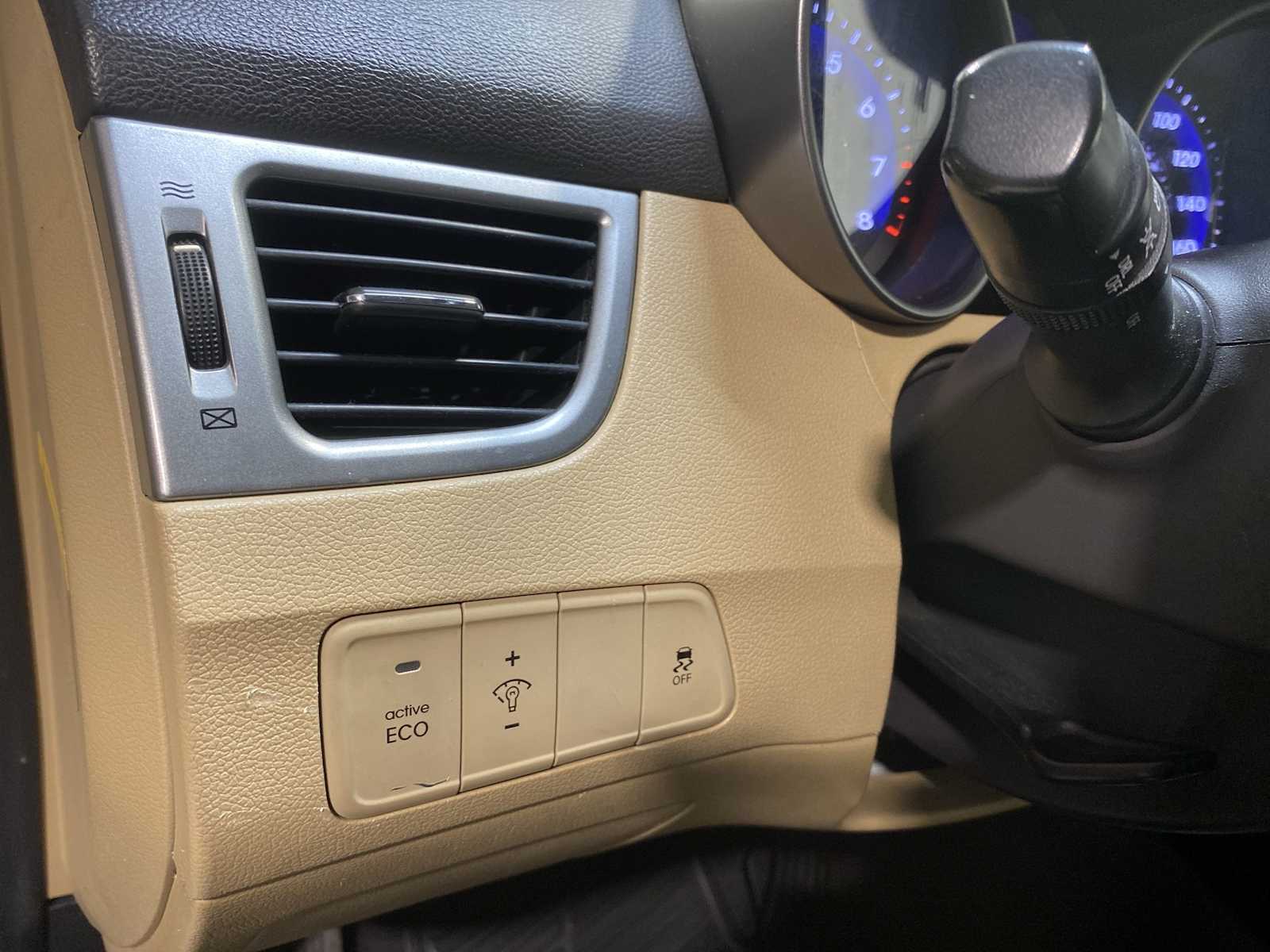 Thumbnail: 2013 Hyundai Elantra - 24