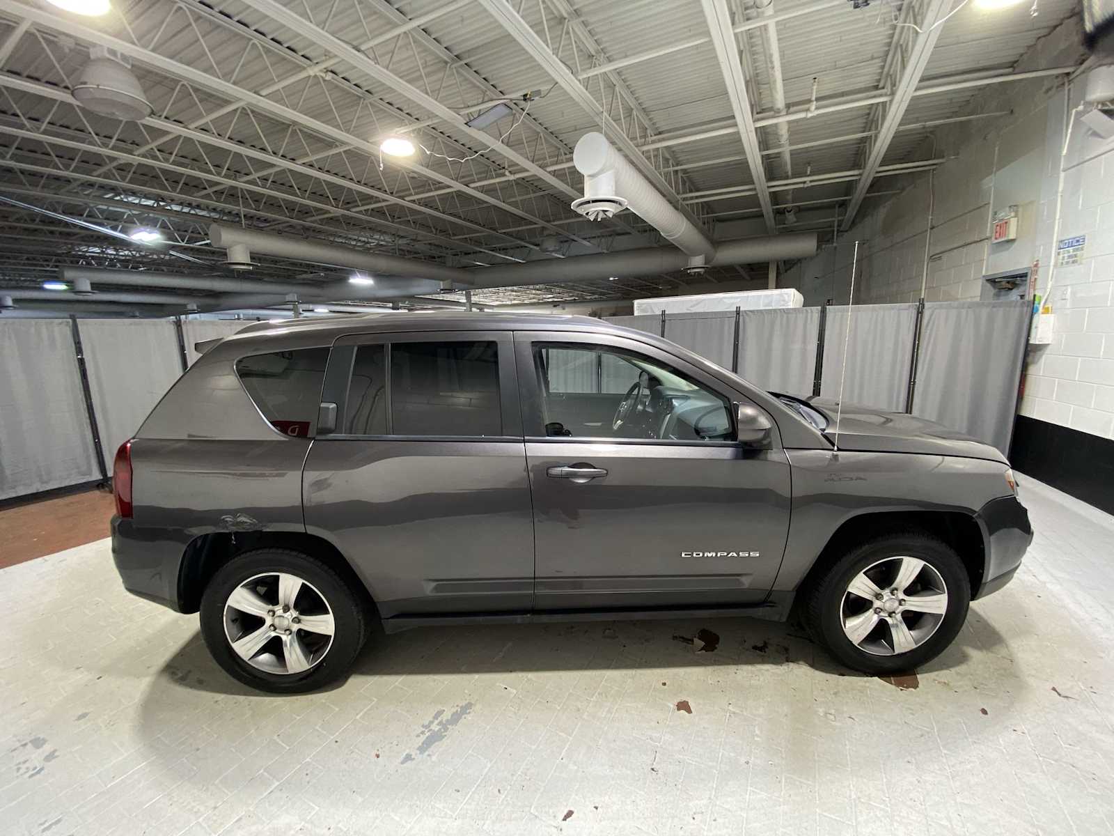 Thumbnail: 2017 Jeep Compass - 27