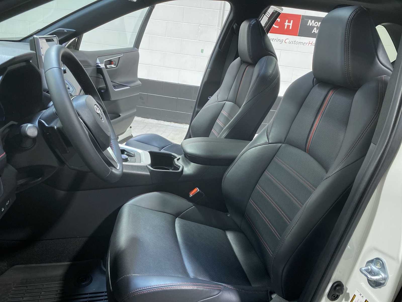 Thumbnail: 2022 Toyota RAV4 - 11