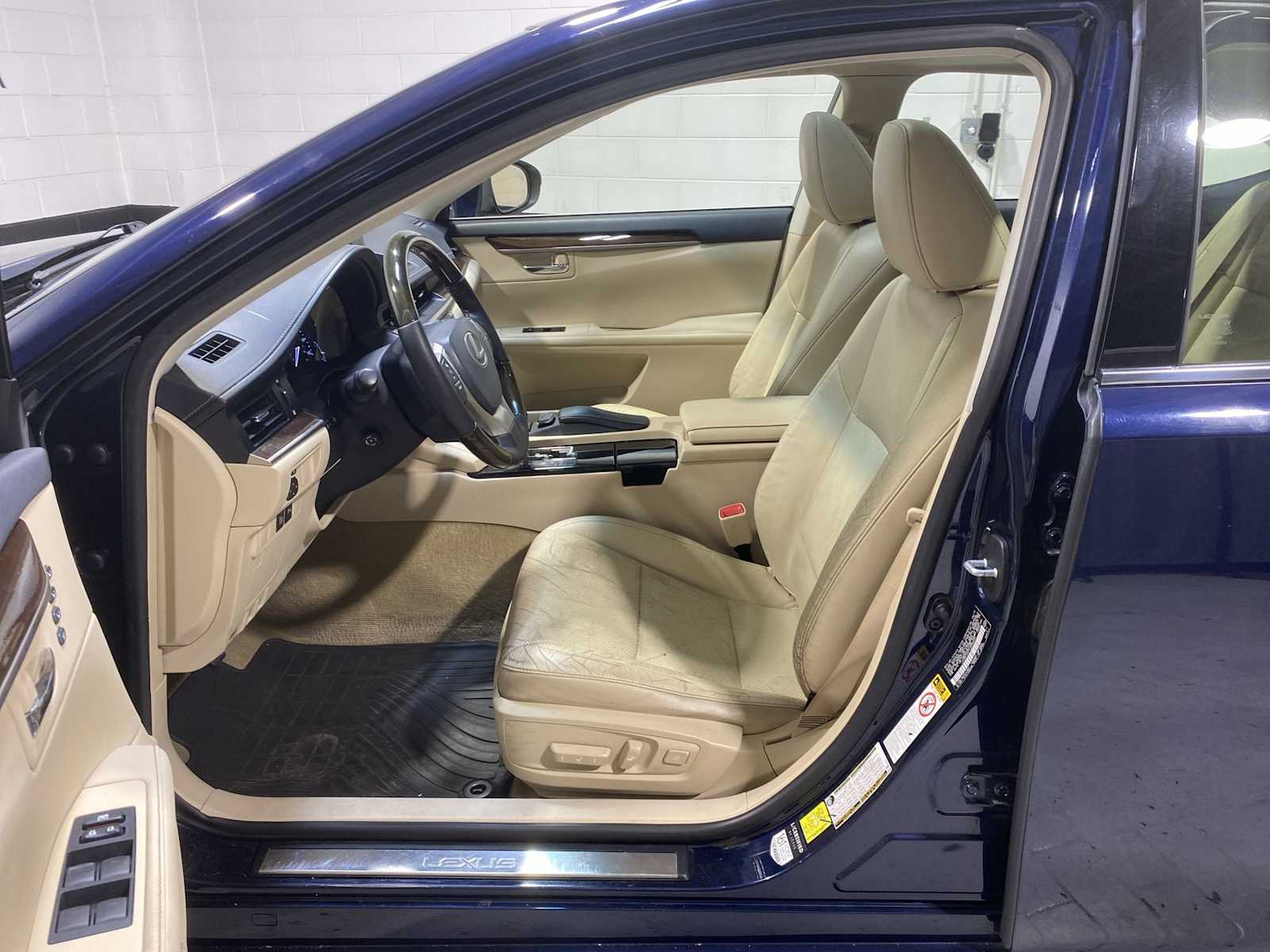 Thumbnail: 2015 Lexus ES - 2