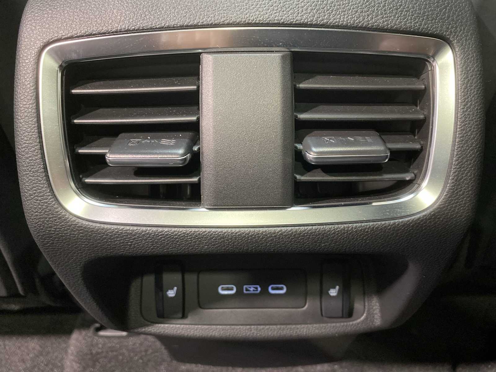 Thumbnail: 2025 Acura RDX - 25