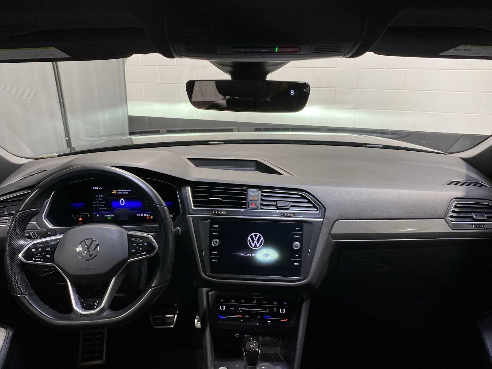 Thumbnail: 2022 Volkswagen Tiguan - 10