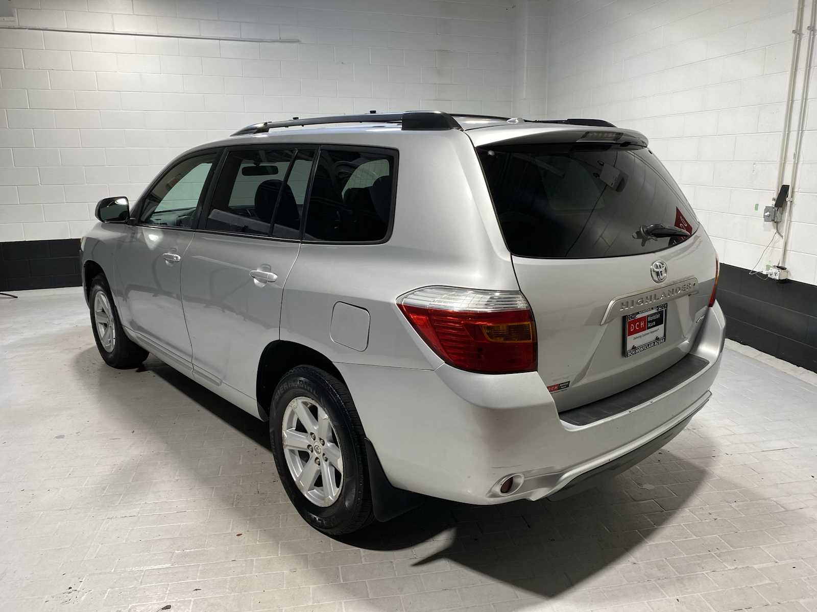 Thumbnail: 2010 Toyota Highlander - 4
