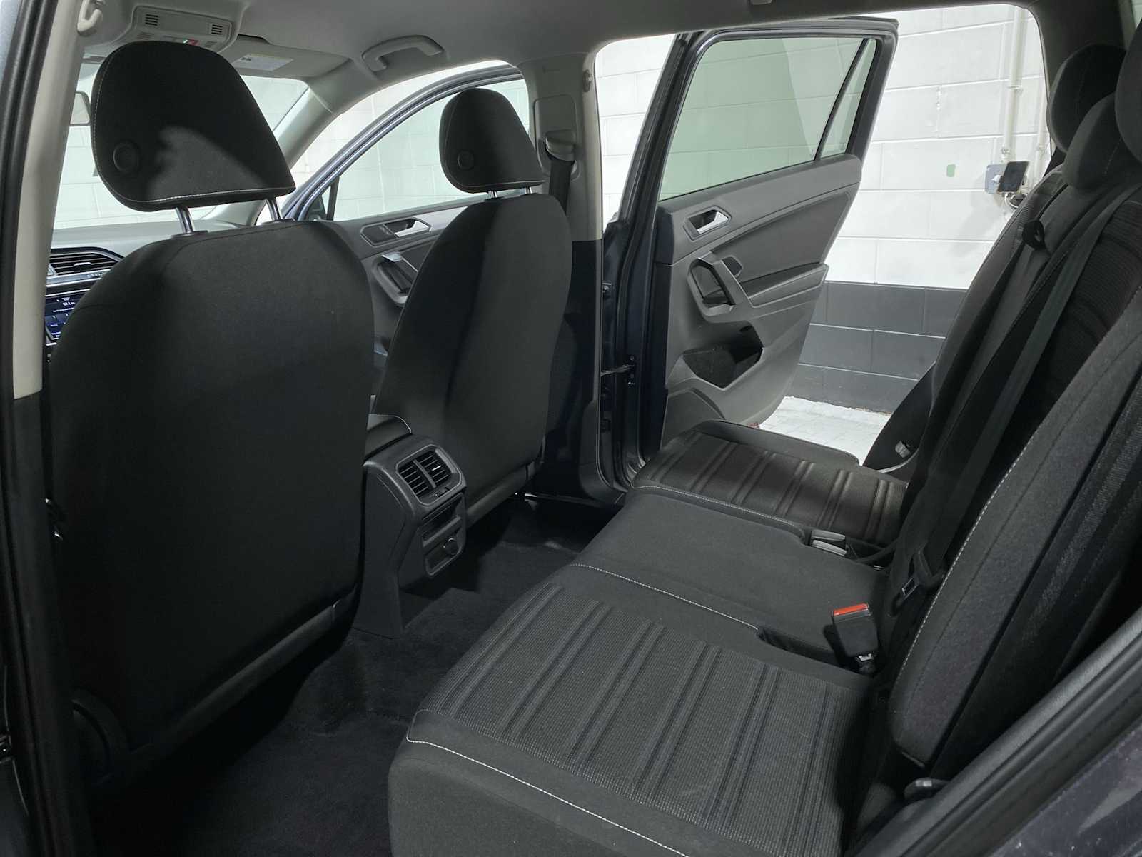 Thumbnail: 2022 Volkswagen Tiguan - 12