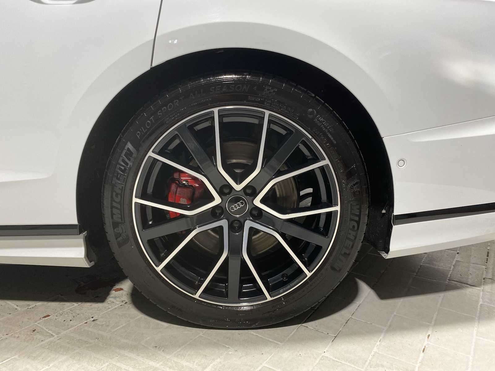 Thumbnail: 2020 Audi S8 - 8