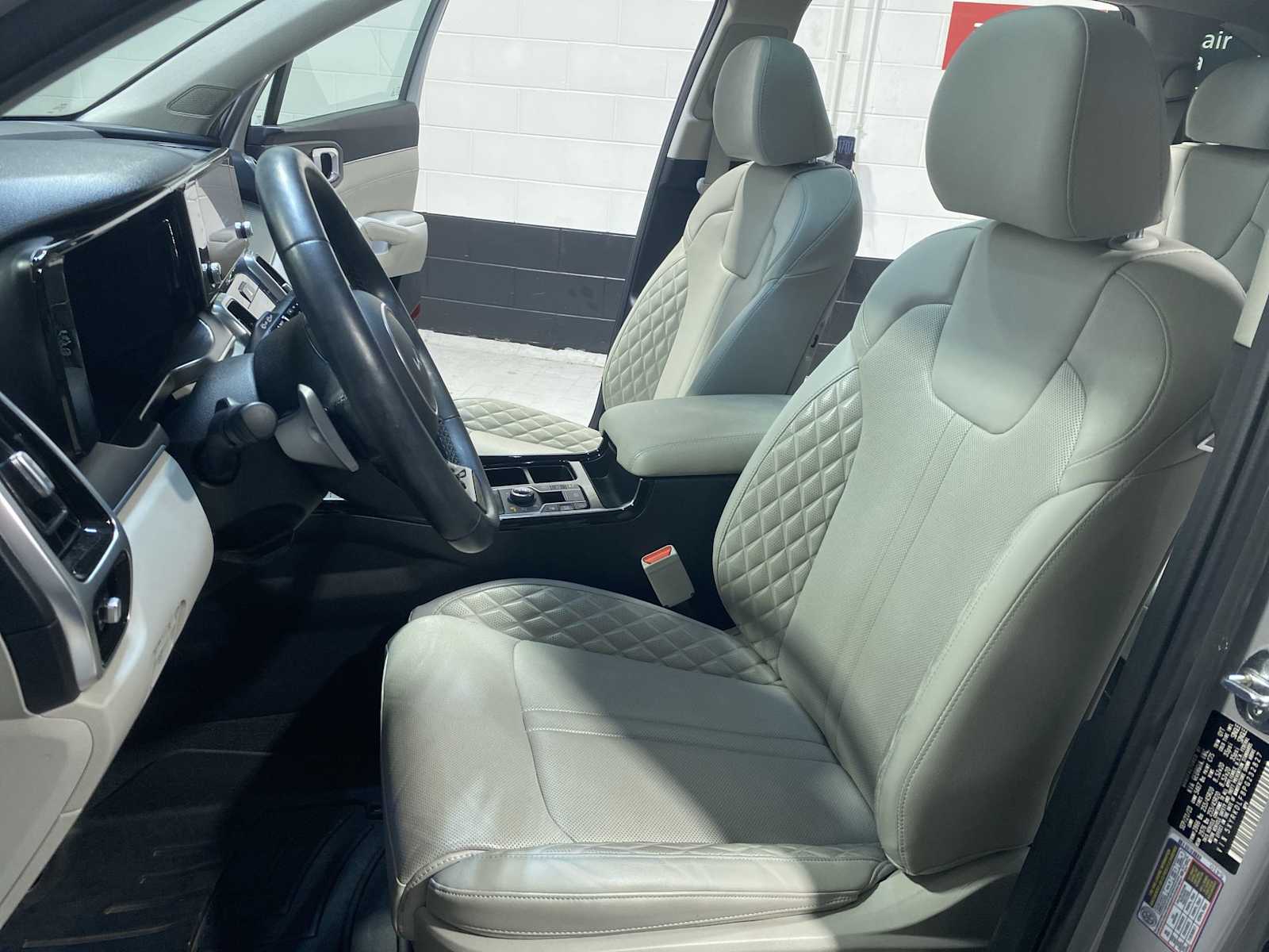Thumbnail: 2023 Kia Sorento - 11