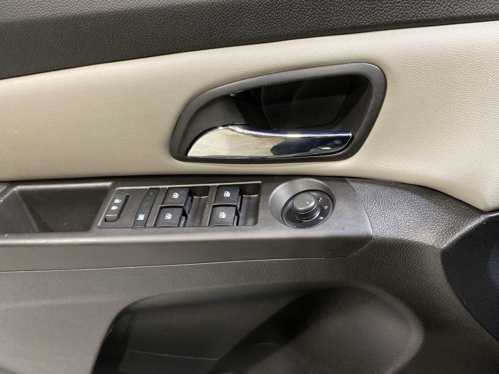 Thumbnail: 2015 Chevrolet Cruze - 23