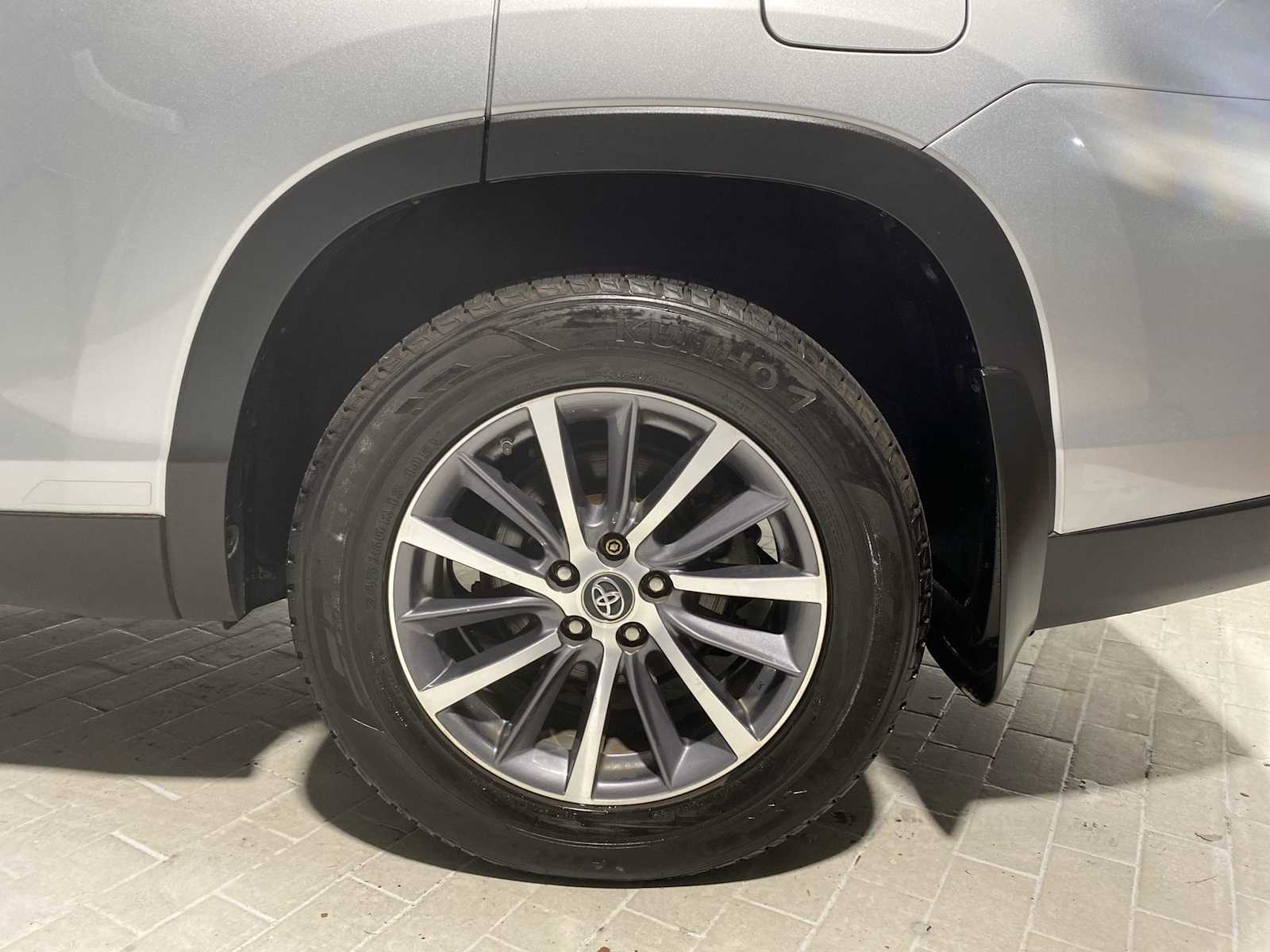 Thumbnail: 2019 Toyota Highlander - 8