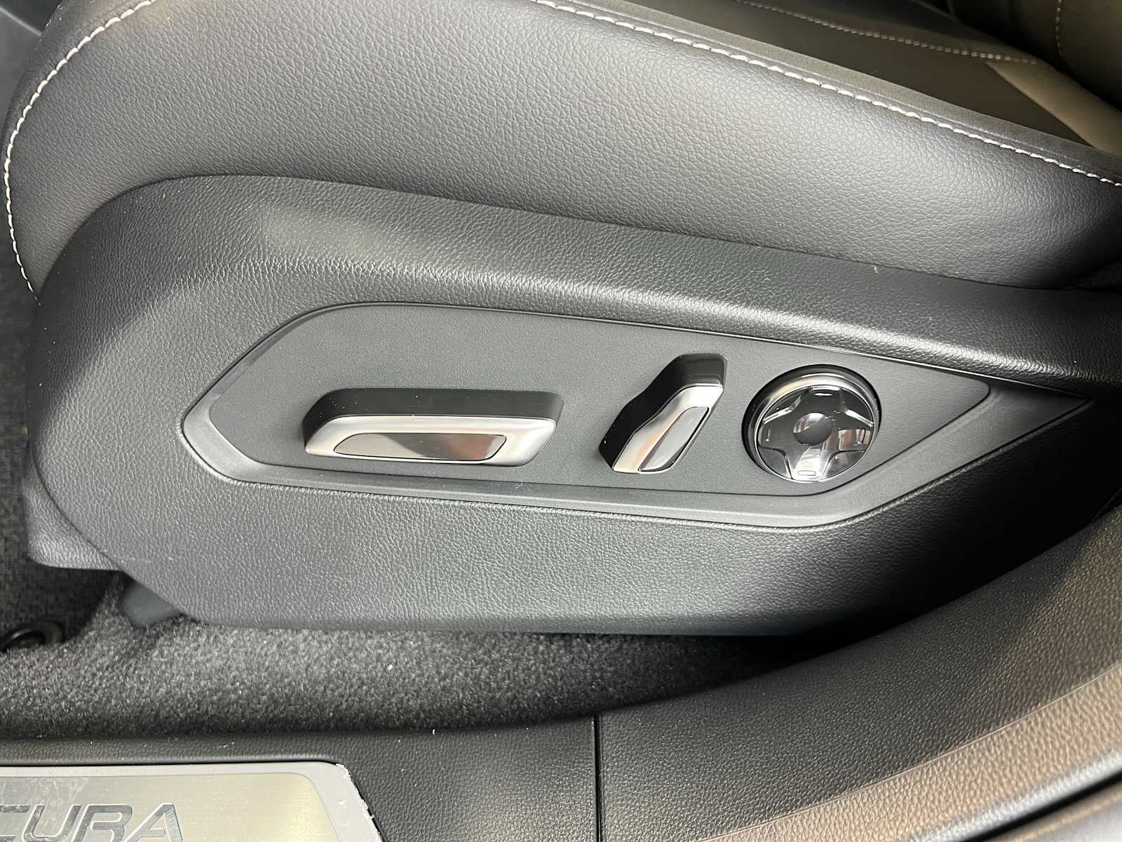 Thumbnail: 2026 Acura RDX - 17