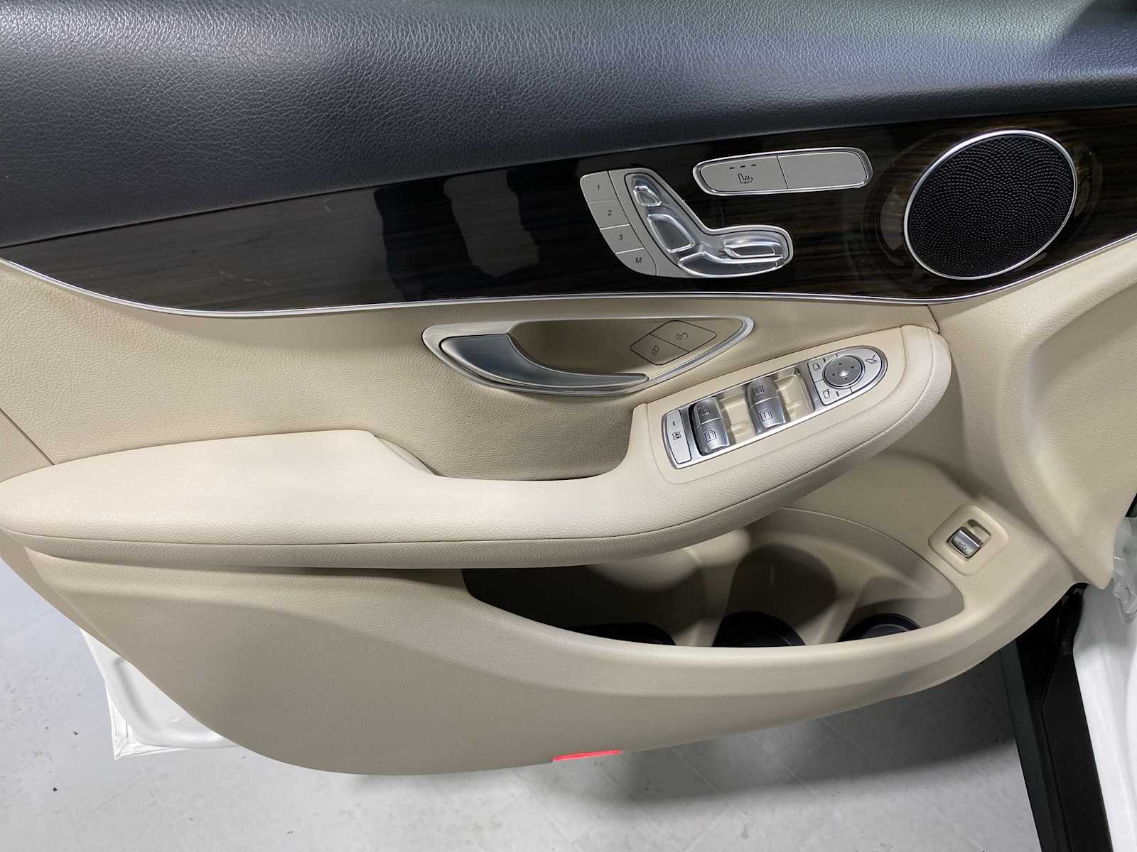 2021 Mercedes-Benz GLC 300 25