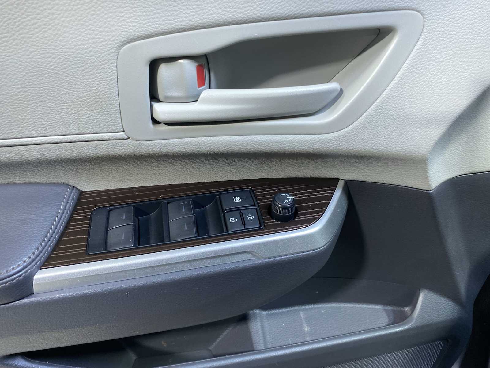 Thumbnail: 2021 Toyota Sienna - 22