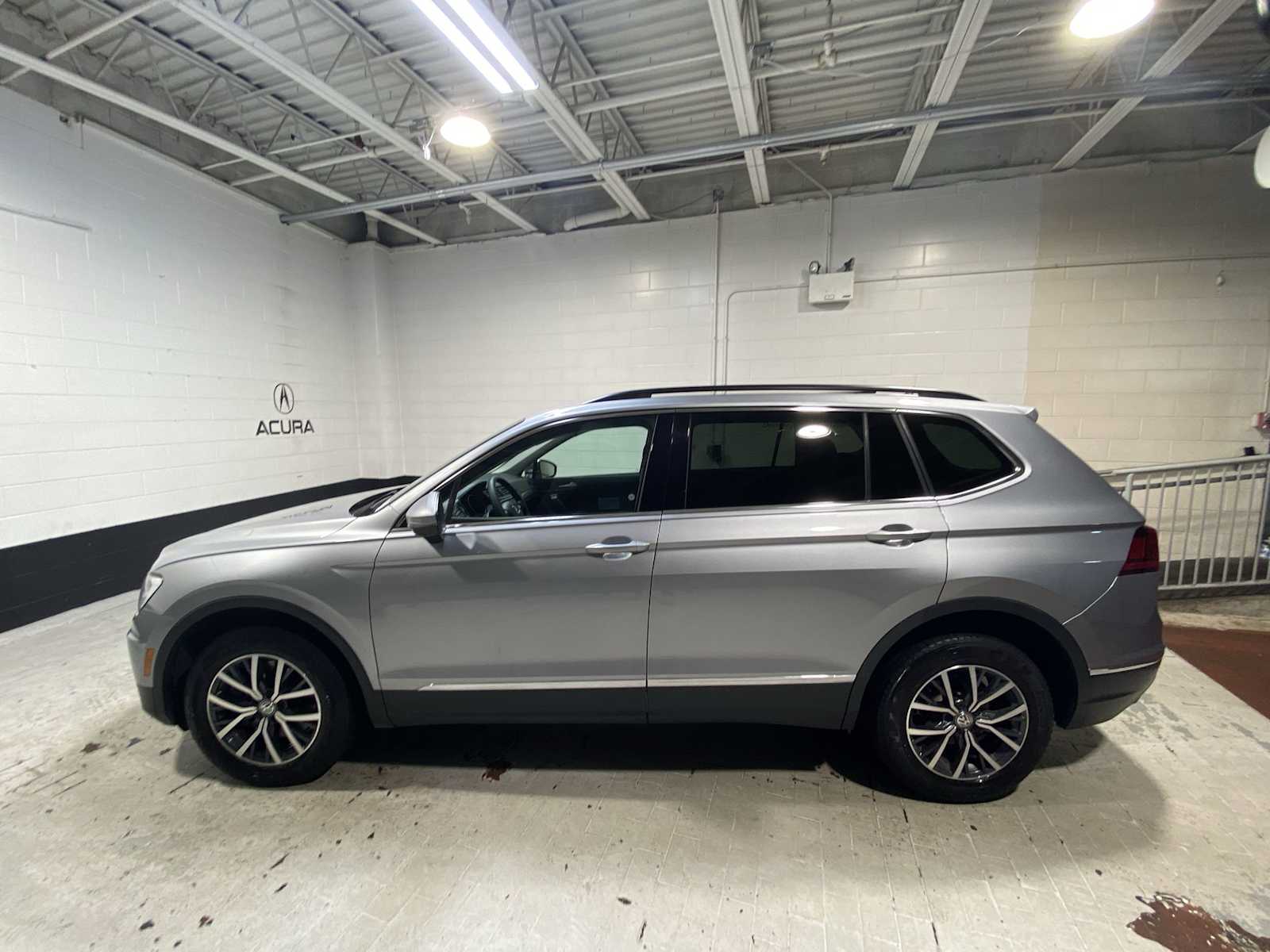 Thumbnail: 2020 Volkswagen Tiguan - 3