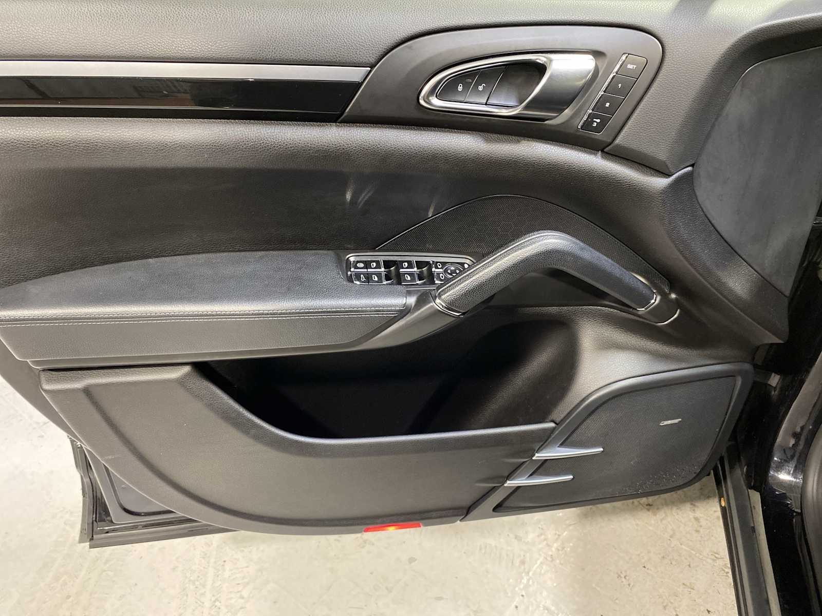 2013 Porsche Cayenne S 23